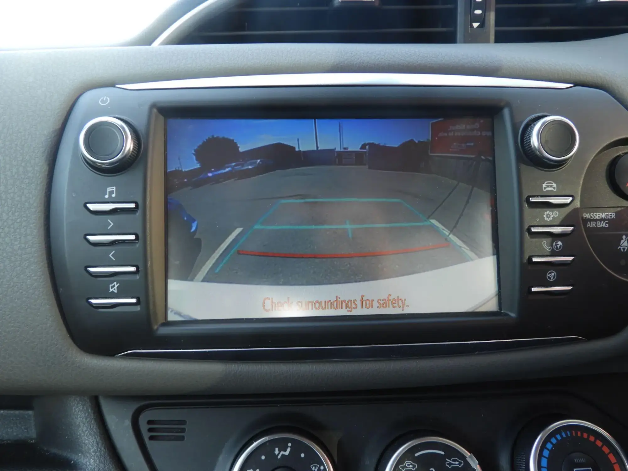 Toyota Yaris Image 2