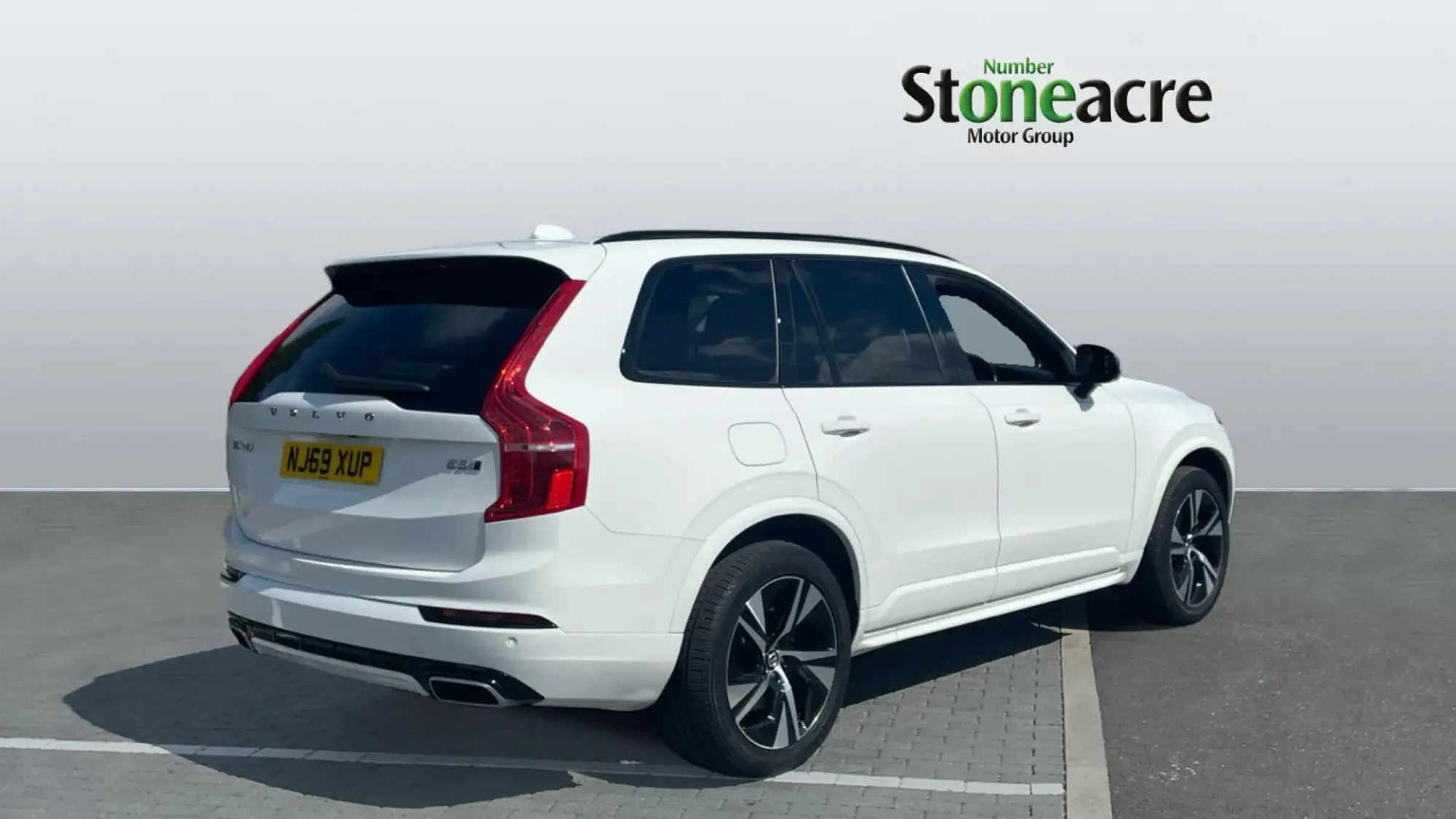 Volvo XC90 2.0 B5D [235] R DESIGN 5dr AWD Geartronic NJ69XUP Image 2