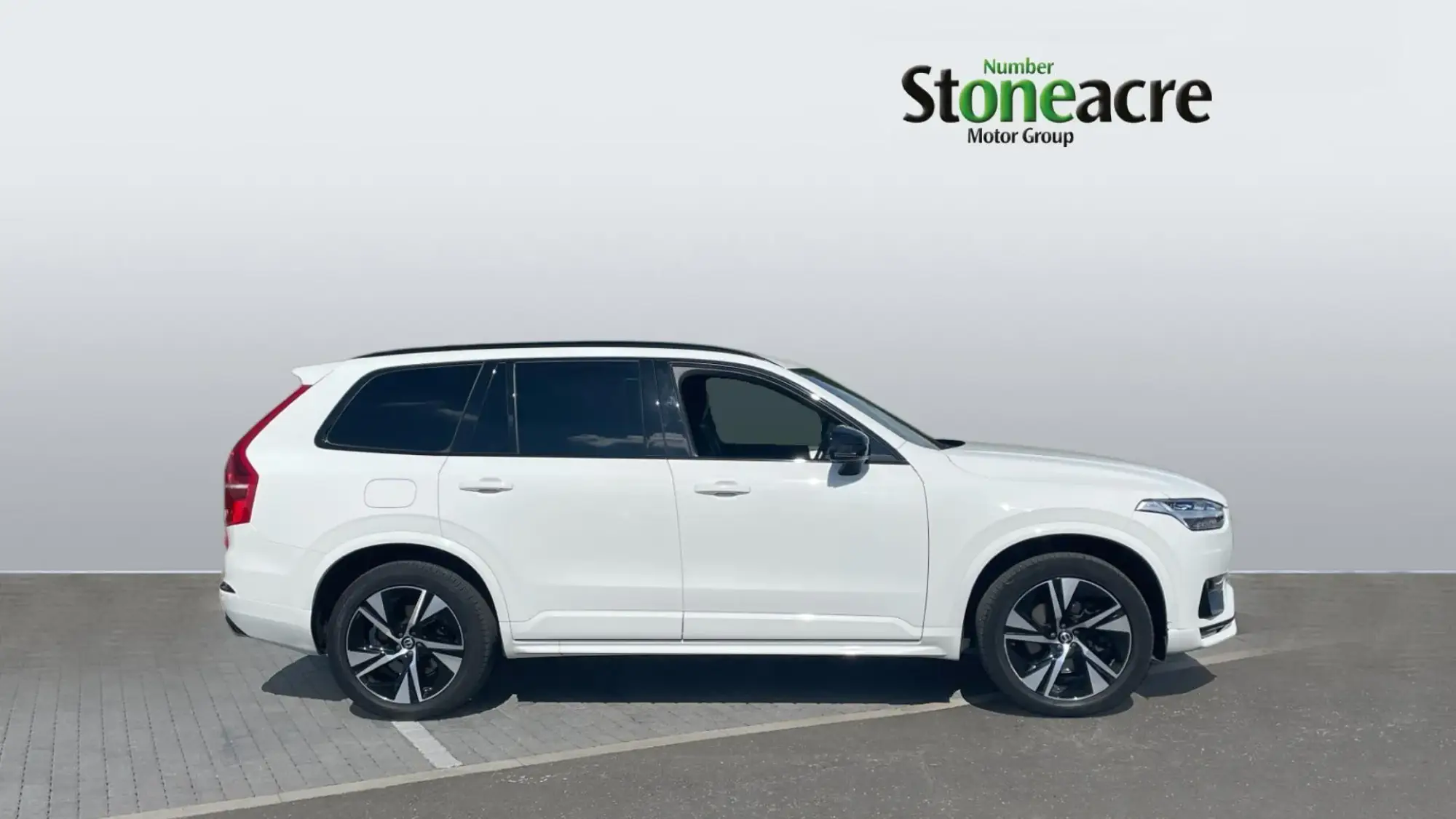 Volvo XC90 2.0 B5D [235] R DESIGN 5dr AWD Geartronic NJ69XUP Image 3