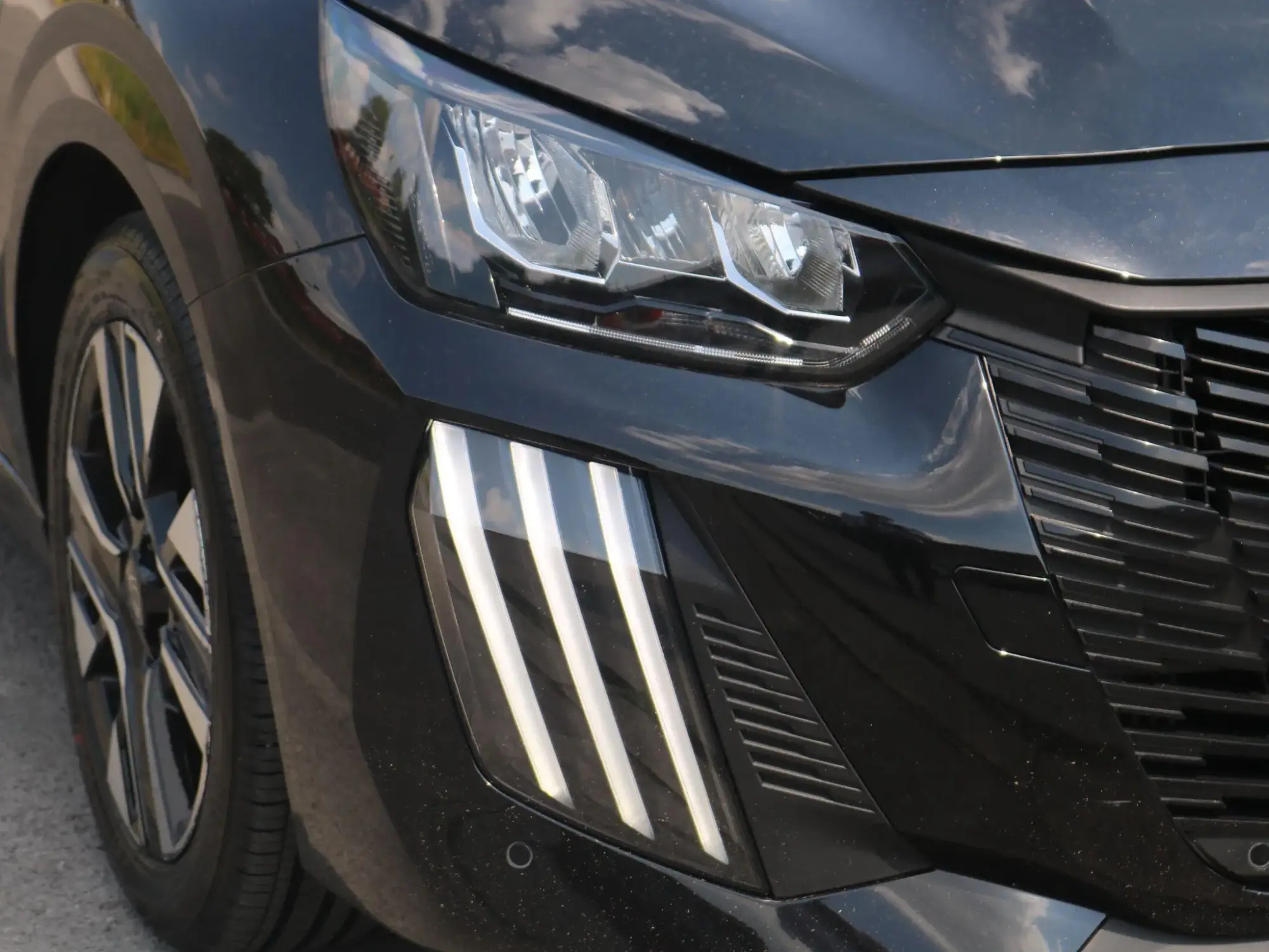Peugeot 208 Image 9