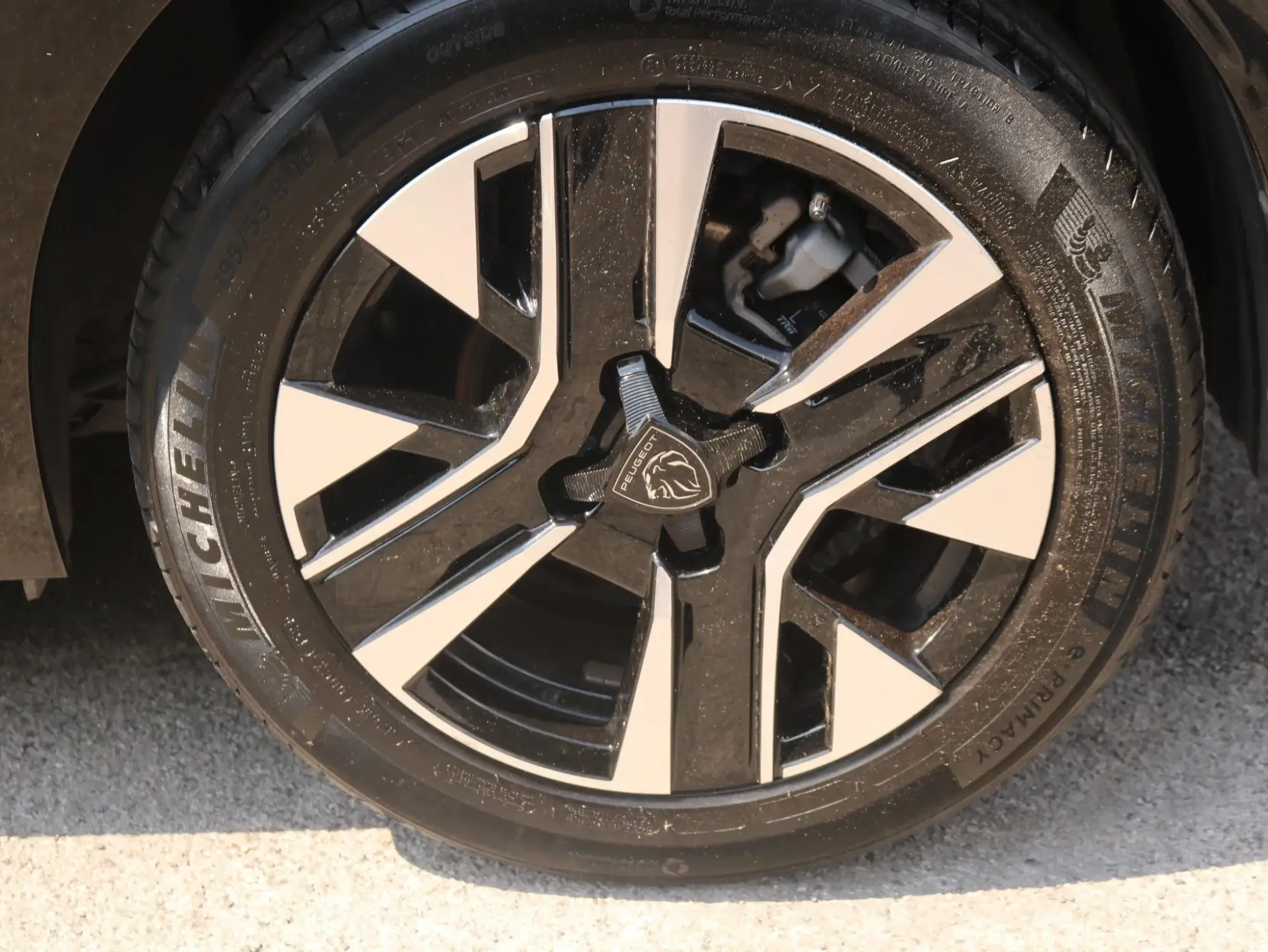Peugeot 208 Image 12