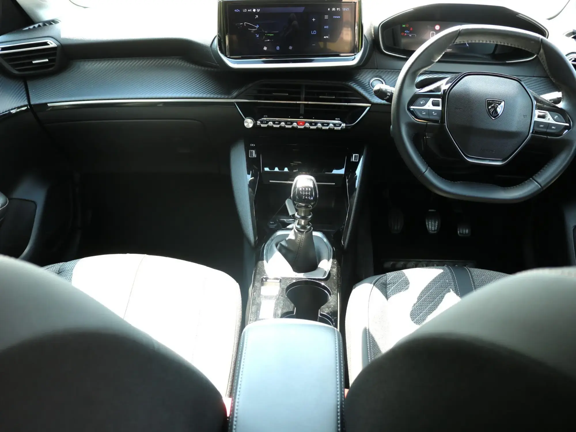 Peugeot 208 Image 15