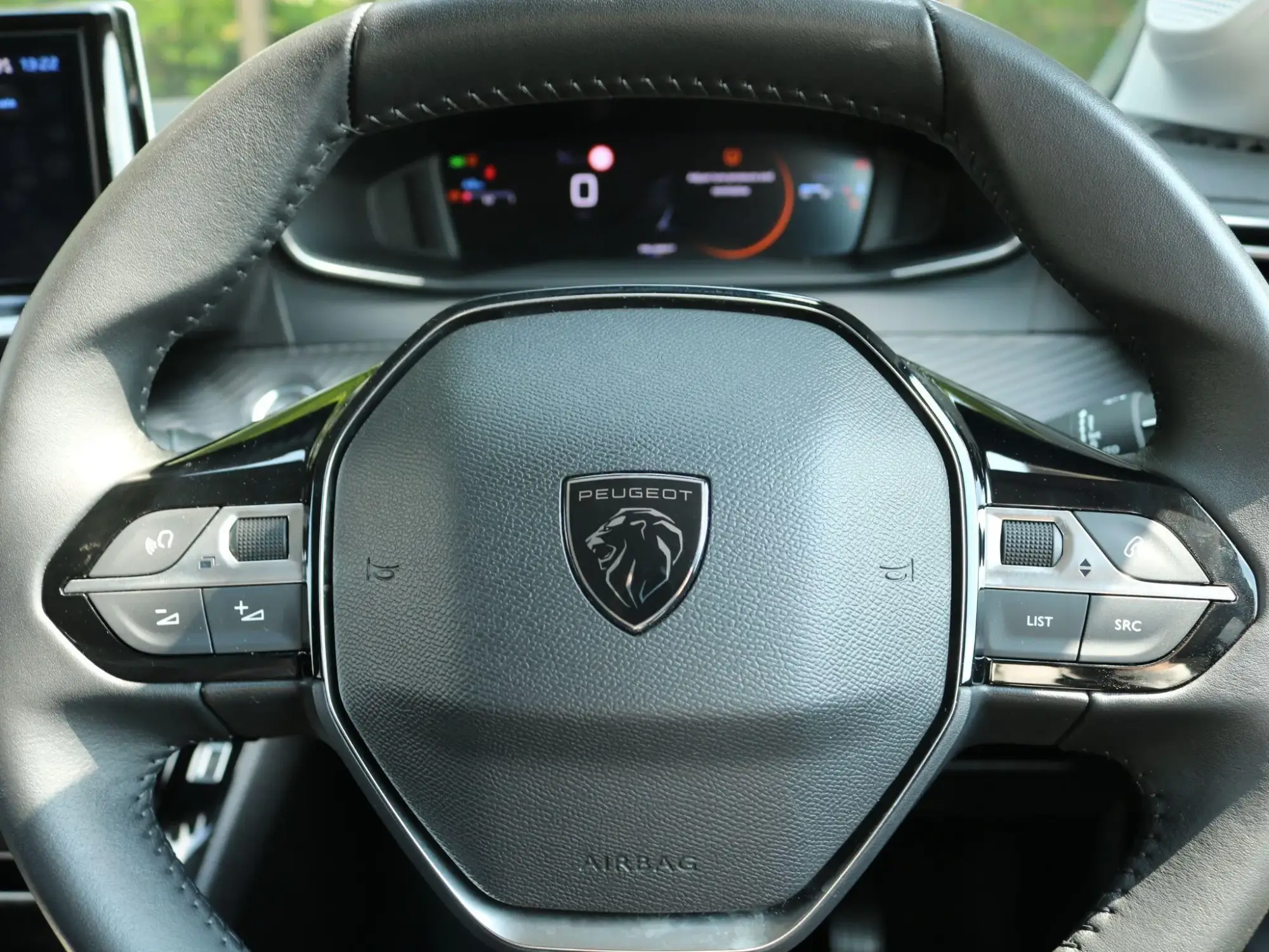 Peugeot 208 Image 18