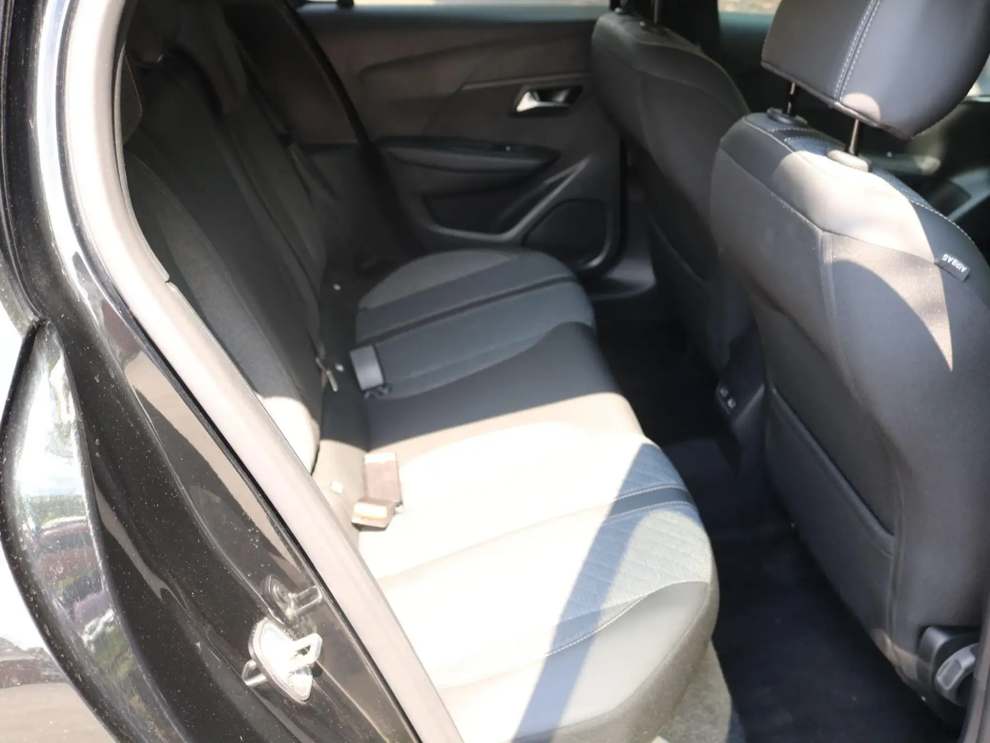 Peugeot 208 Image 26