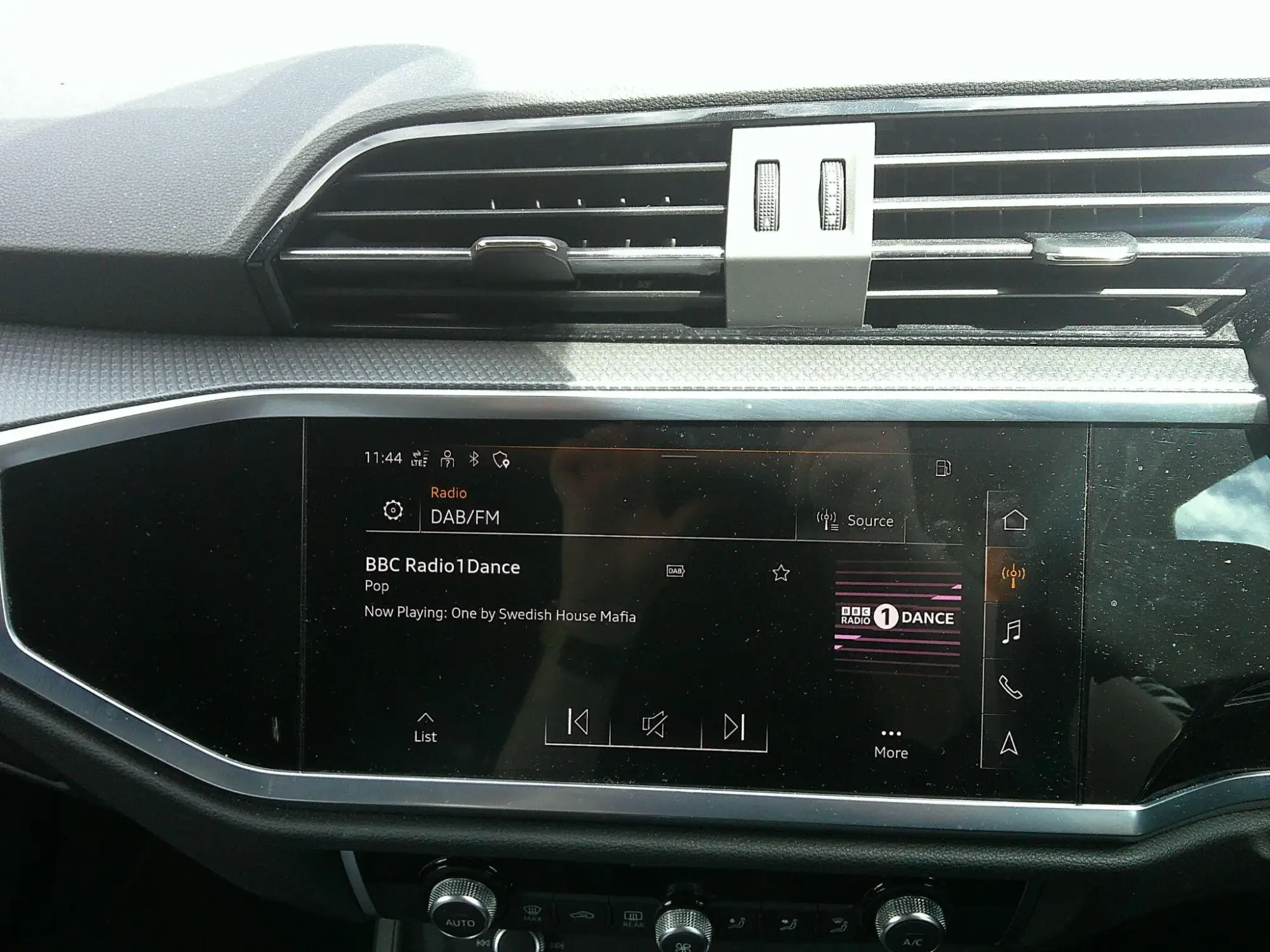 Audi Q3 Image 18