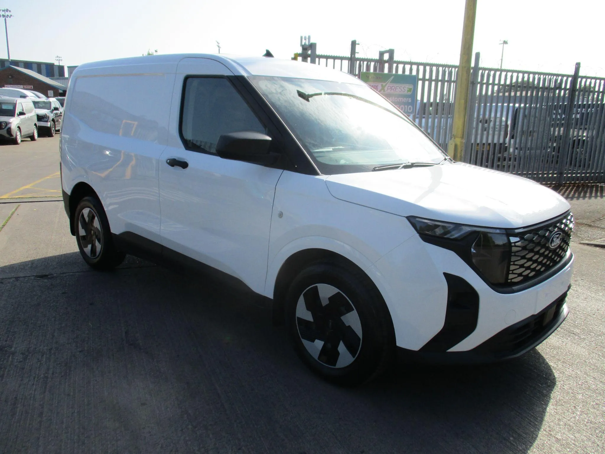 Ford E-Transit Courier