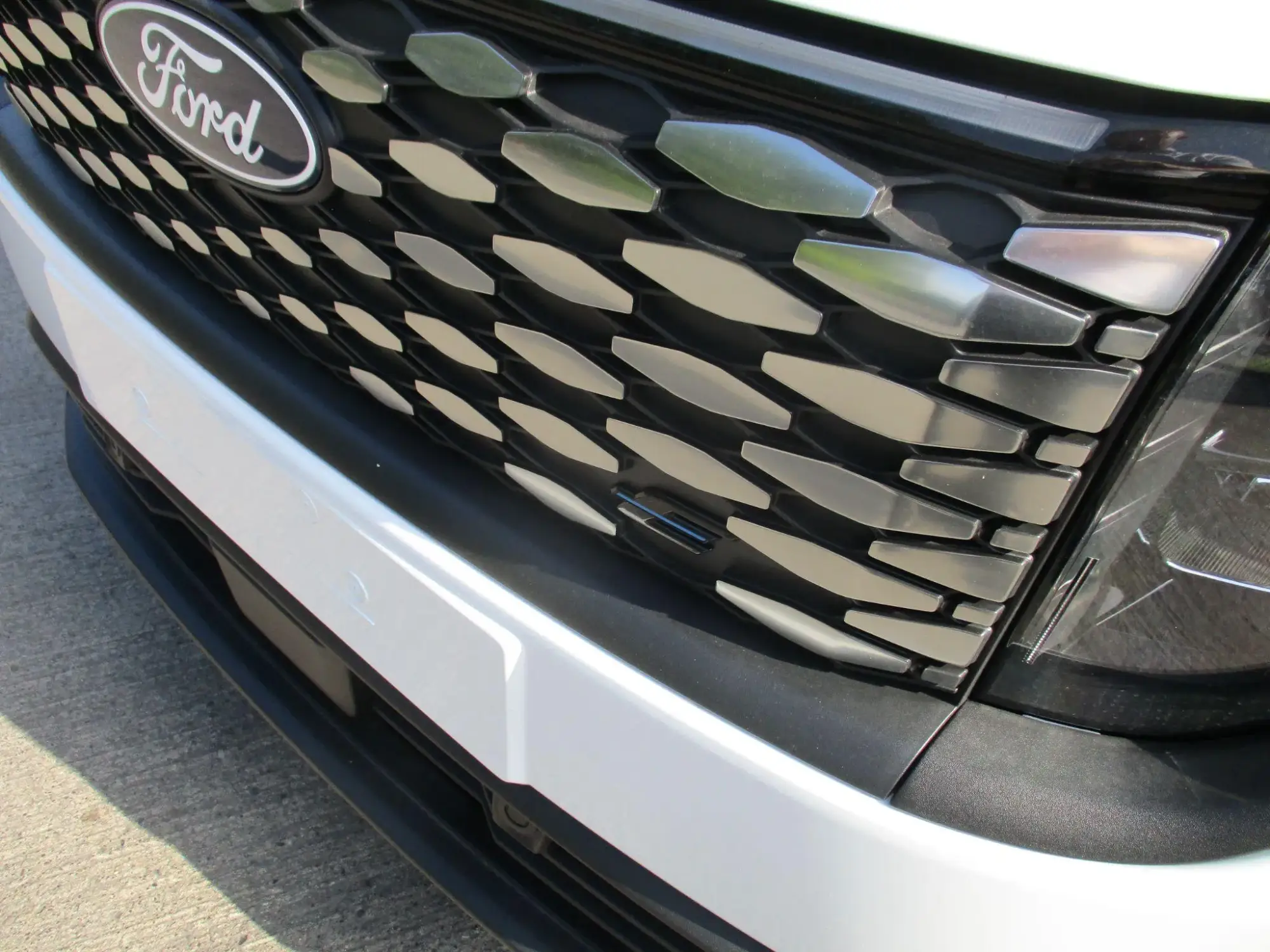 Ford E-Transit Courier Image 9