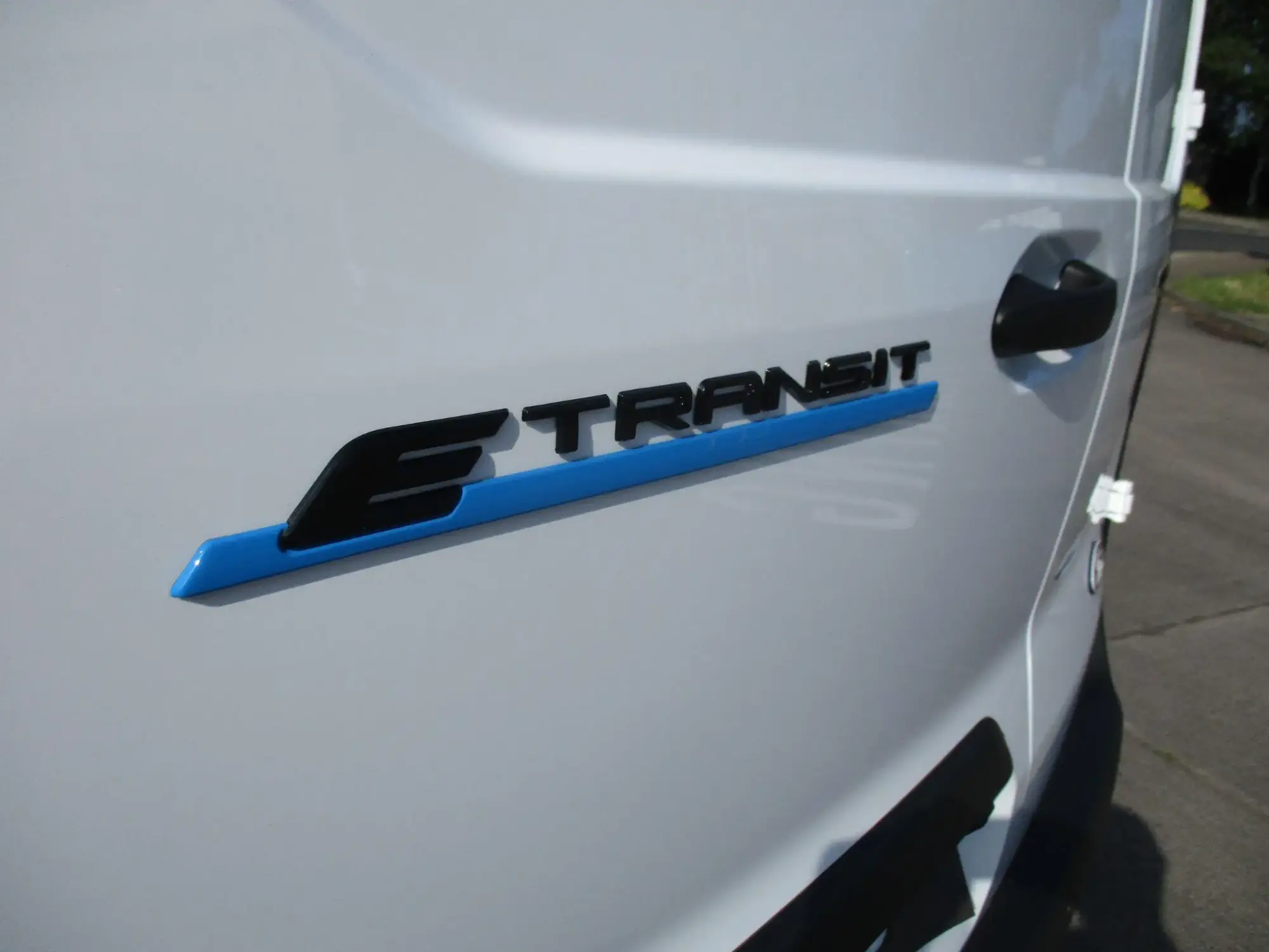 Ford E-Transit Courier Image 11