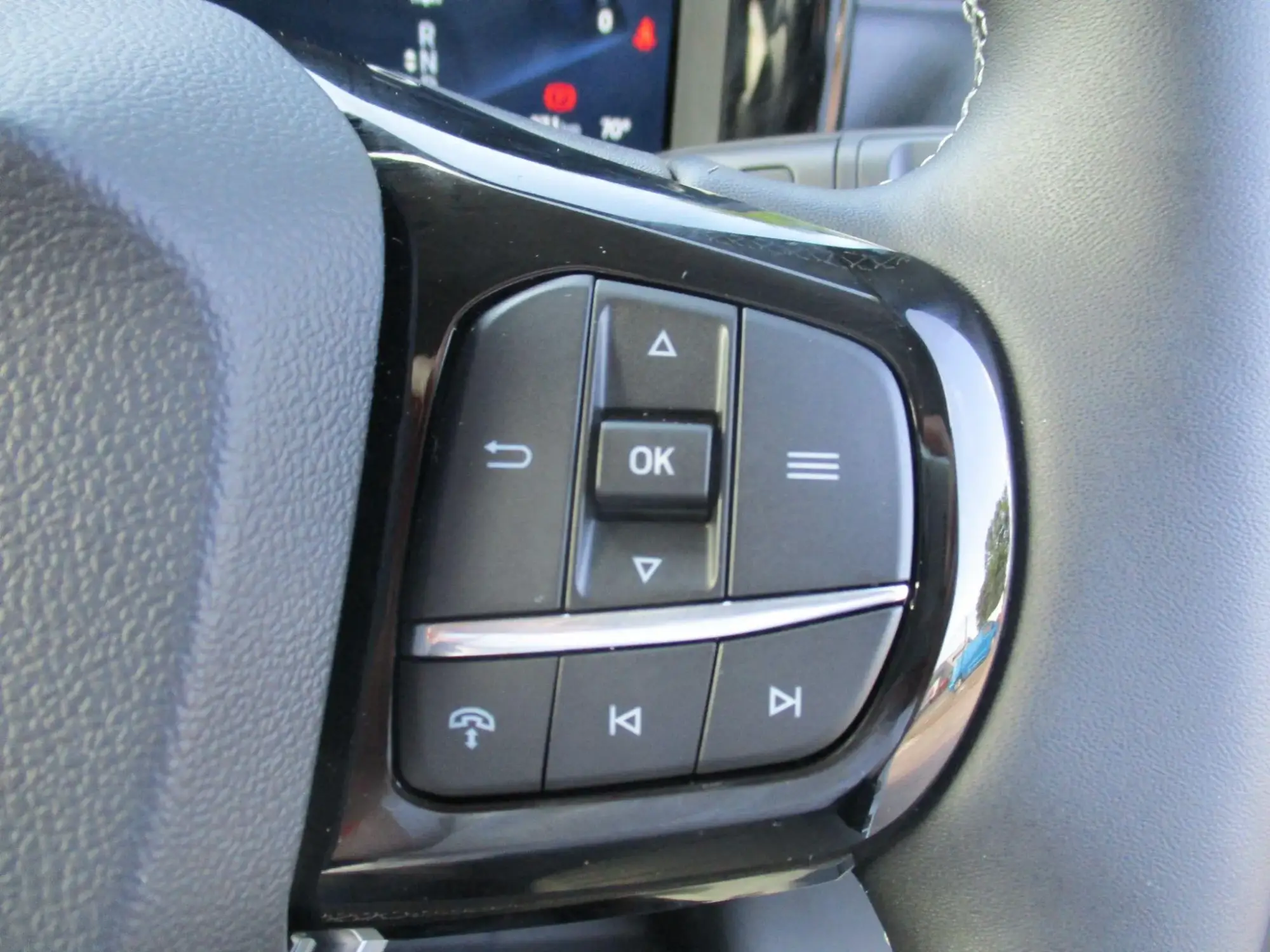 Ford E-Transit Courier Image 17
