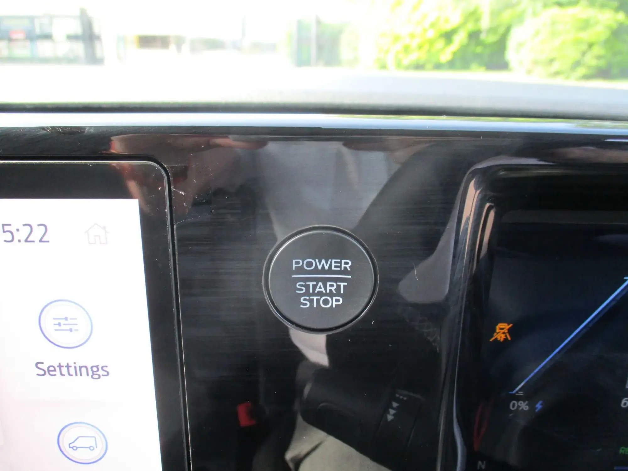Ford E-Transit Courier Image 18