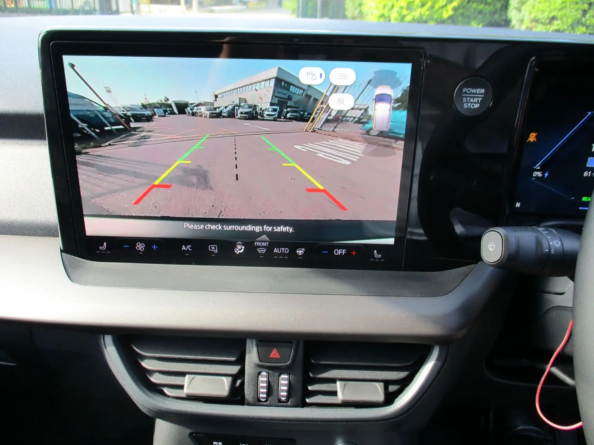 Ford E-Transit Courier Image 19