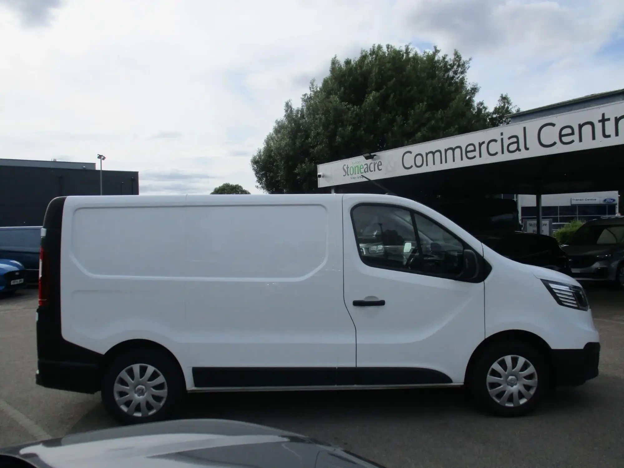 Renault Trafic SL28 Blue dCi 130 Business Panel Van MY22 VO72ZDG Image 2