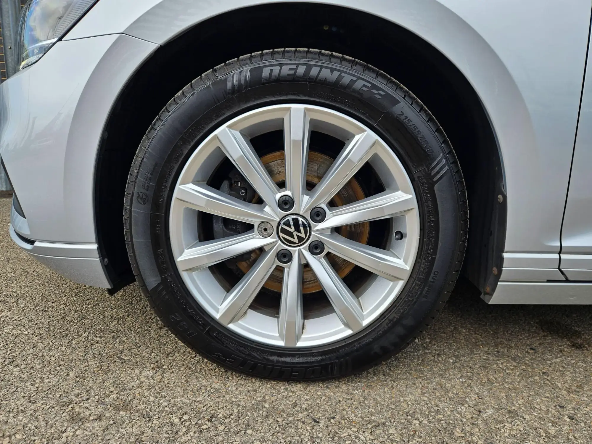 Volkswagen Passat Image 9