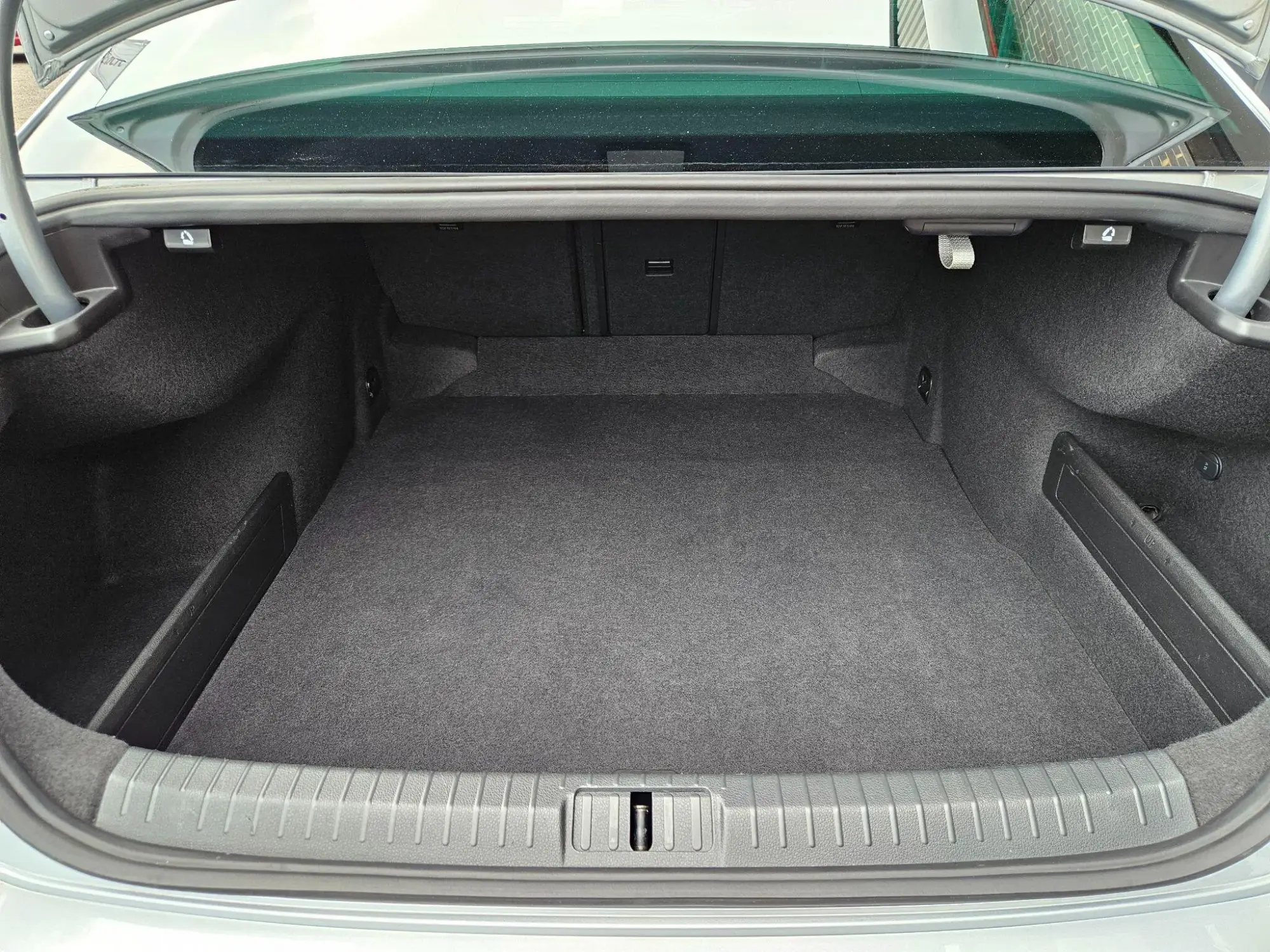 Volkswagen Passat Image 10