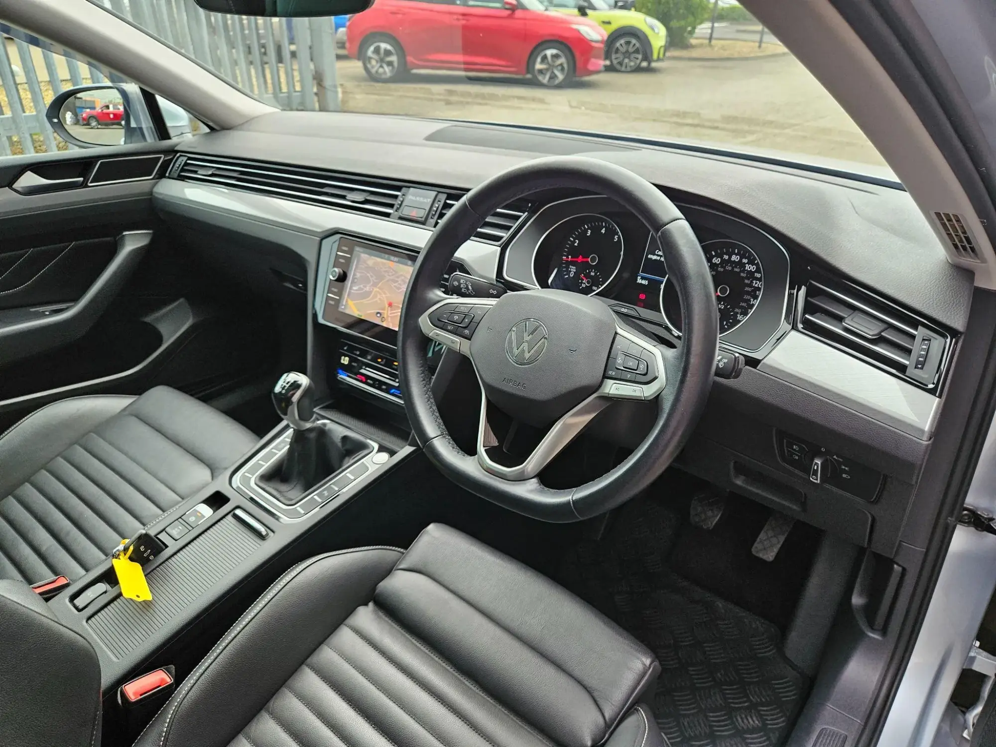 Volkswagen Passat Image 11