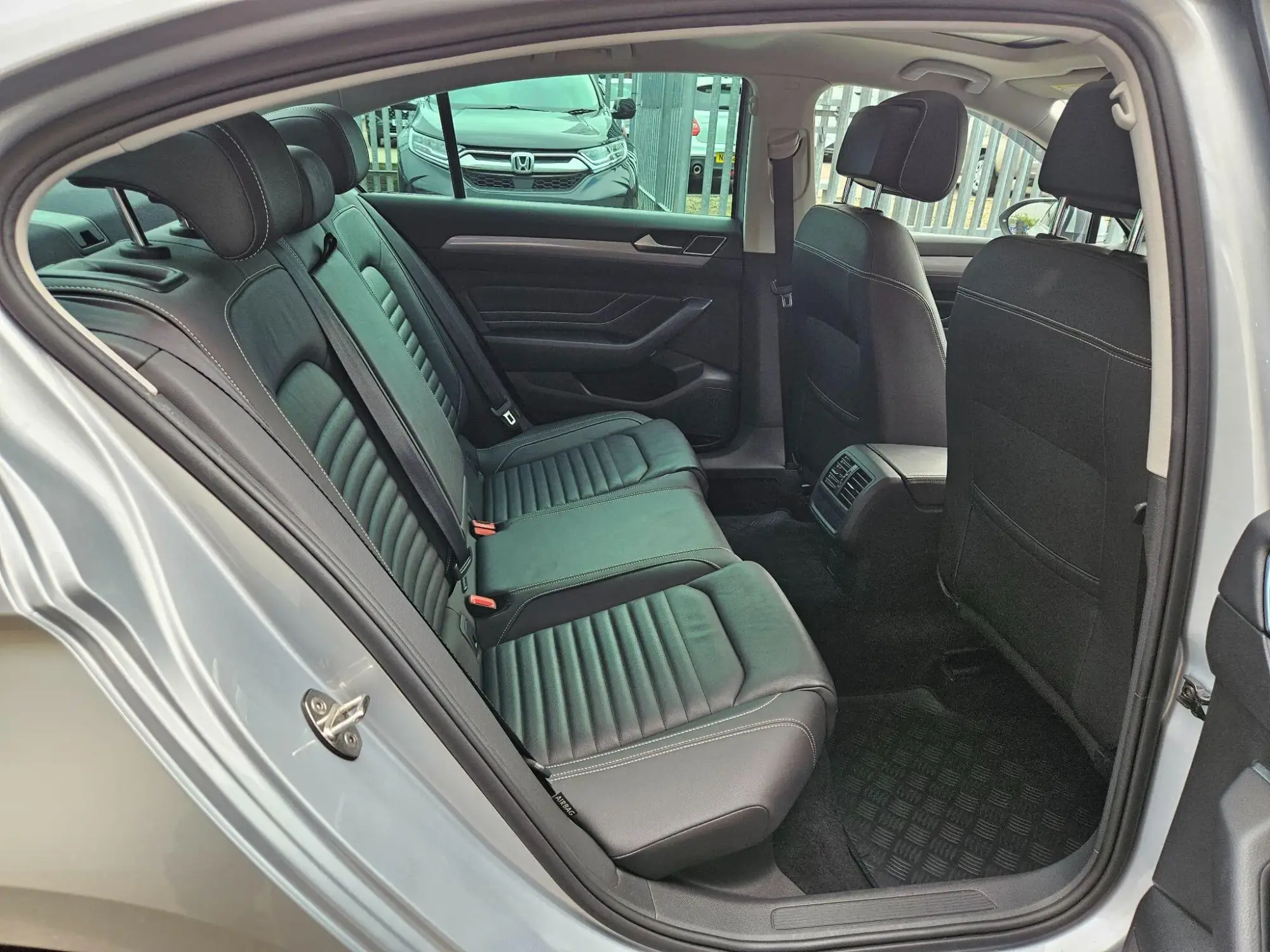 Volkswagen Passat Image 17