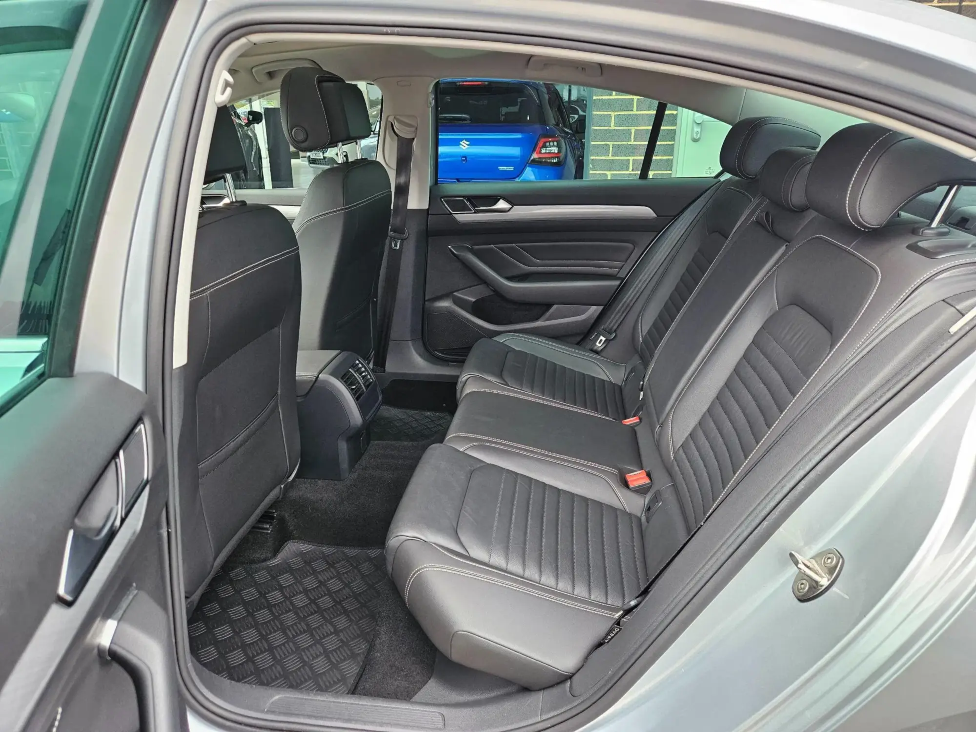 Volkswagen Passat Image 18
