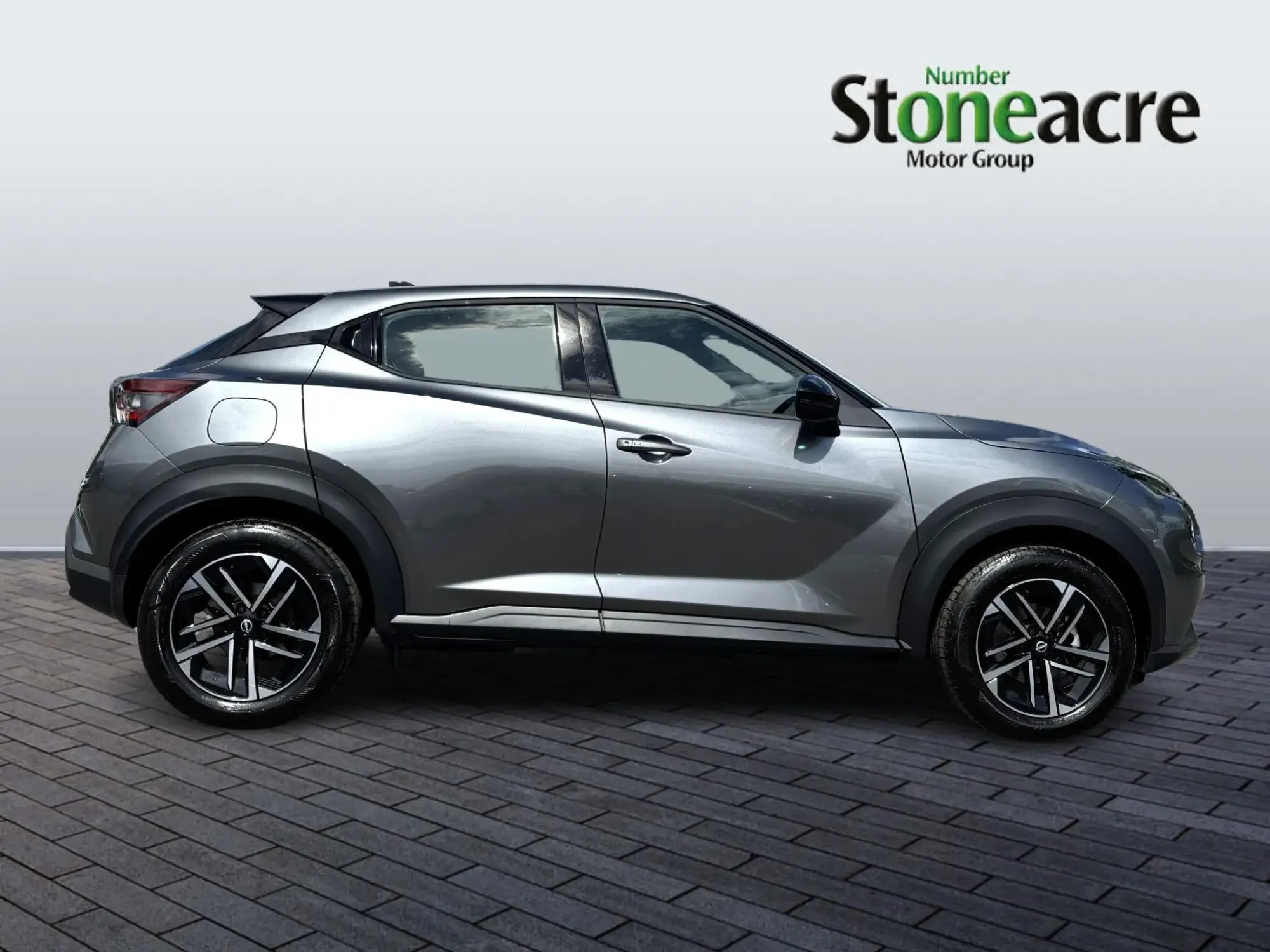 Nissan Juke Hybrid Image 2