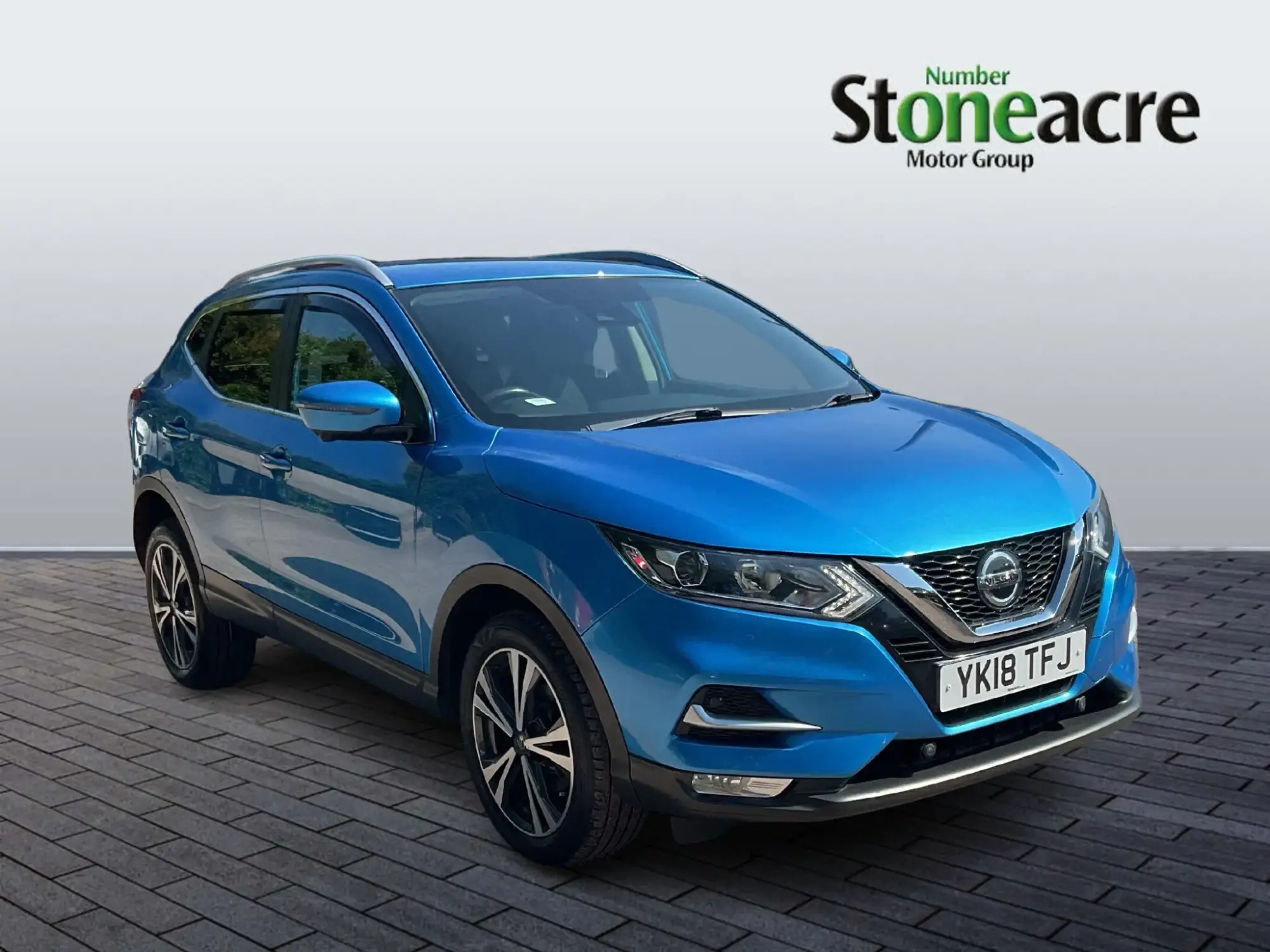 Nissan Qashqai 1.2 DiG-T N-Connecta 5dr YK18TFJ Image 1