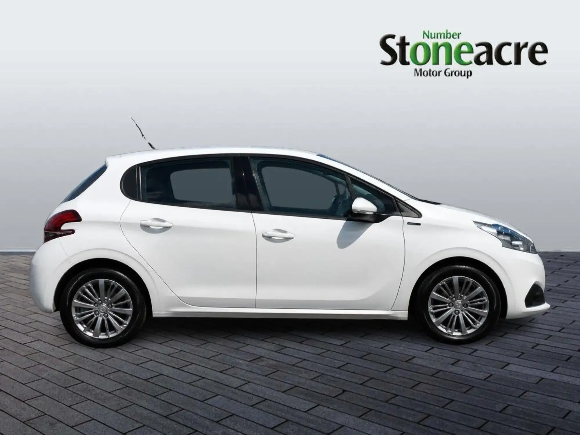 Peugeot 208 Image 2