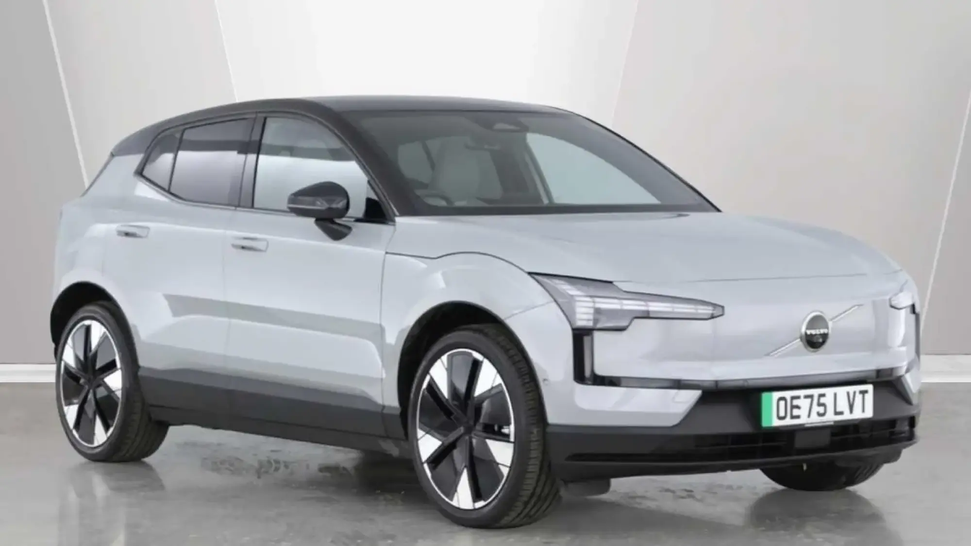 Volvo EX30 Single Motor Extended Range 69kWh Ultra Auto 5dr OE75LVT Image 1