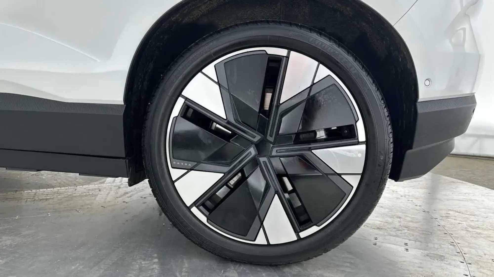 Volvo EX30 Image 16