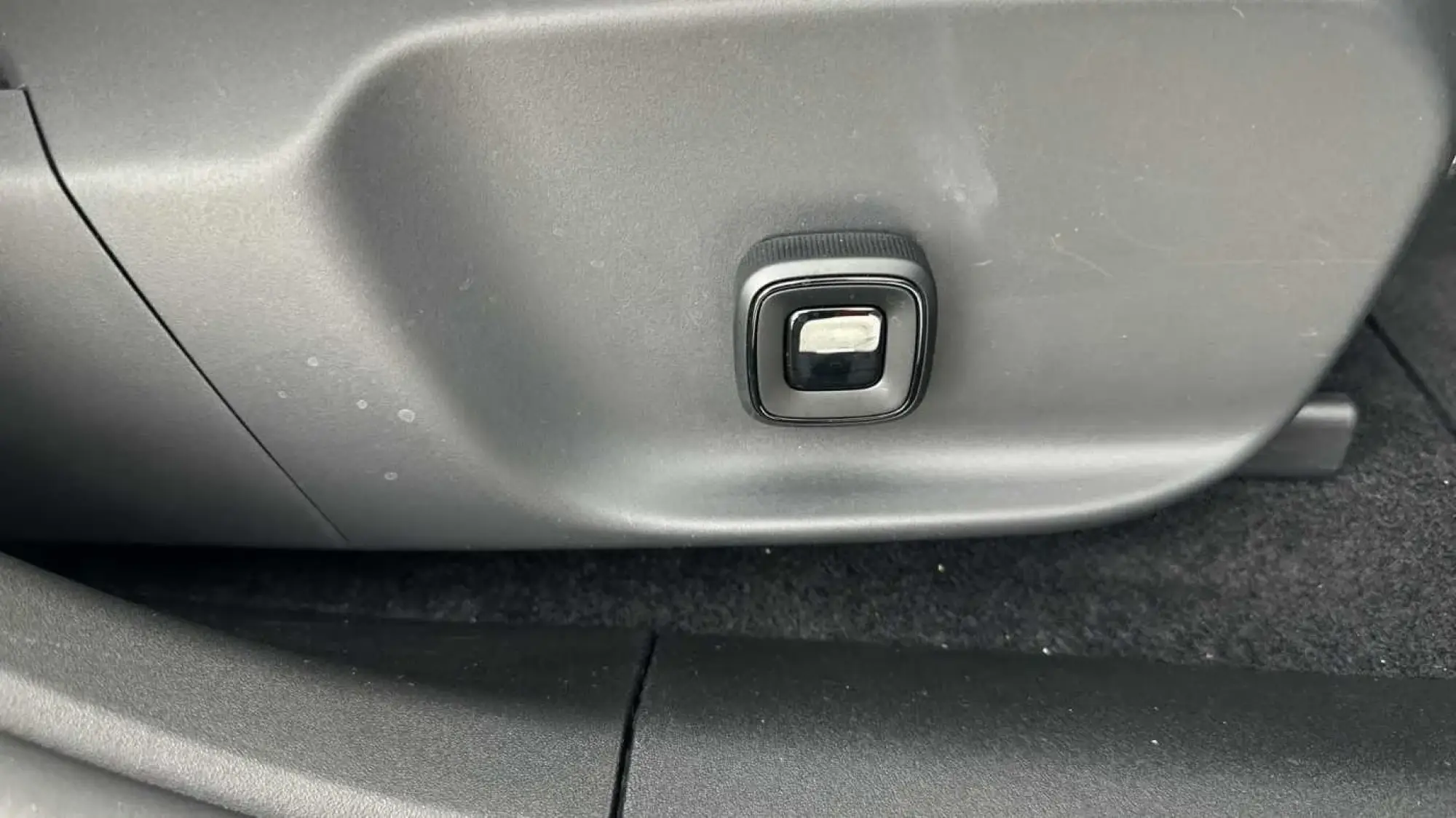 Volvo EX30 Image 24