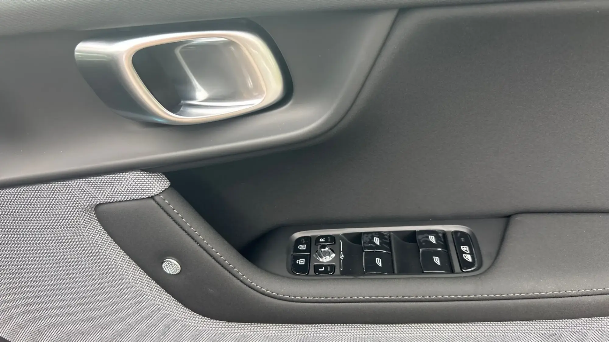 Polestar 2 Image 35