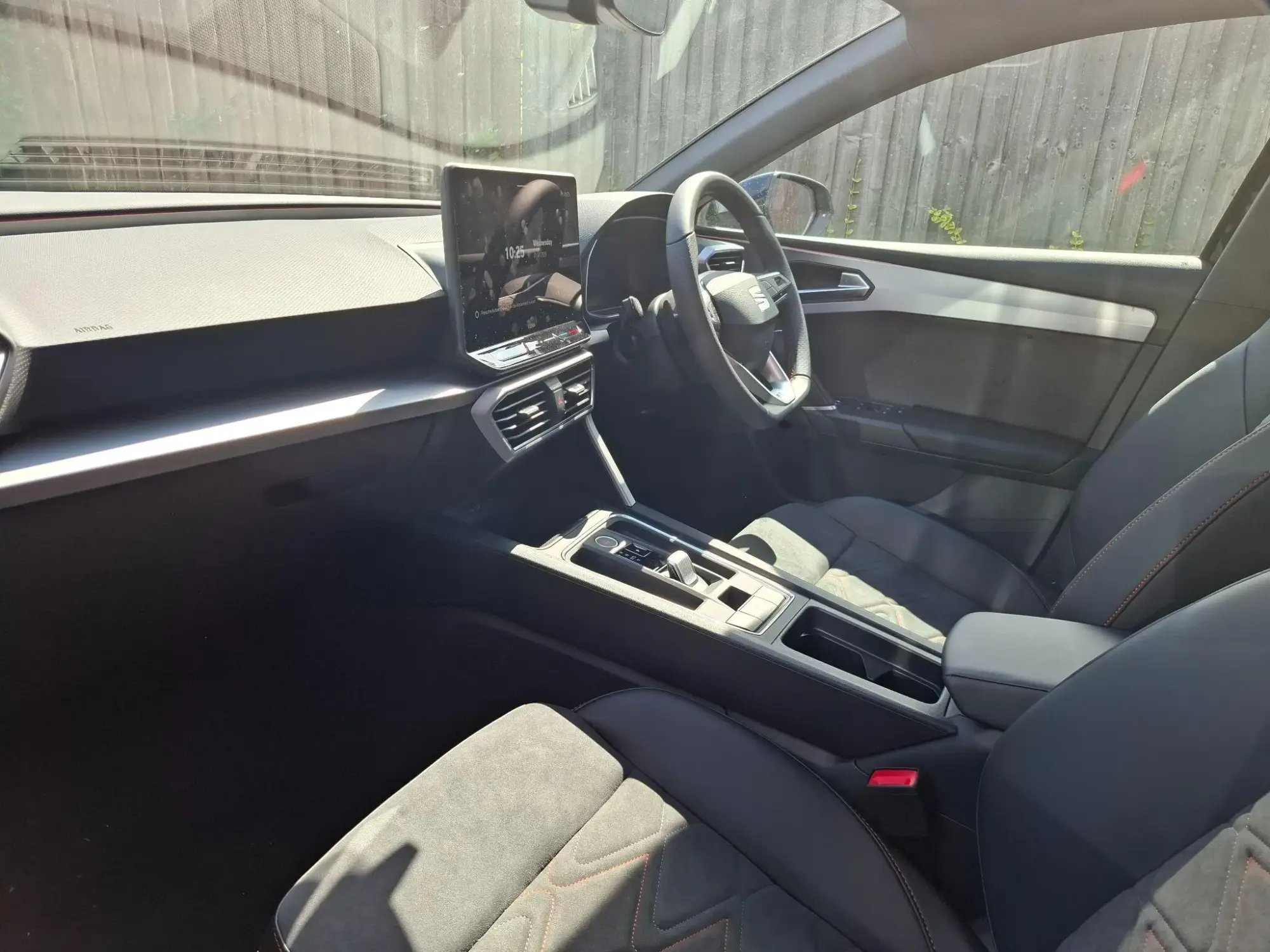 SEAT Leon 1.5 eTSI MHEV FR Black Edition DSG Euro 6 (s/s) 5dr YR26DMO Image 2