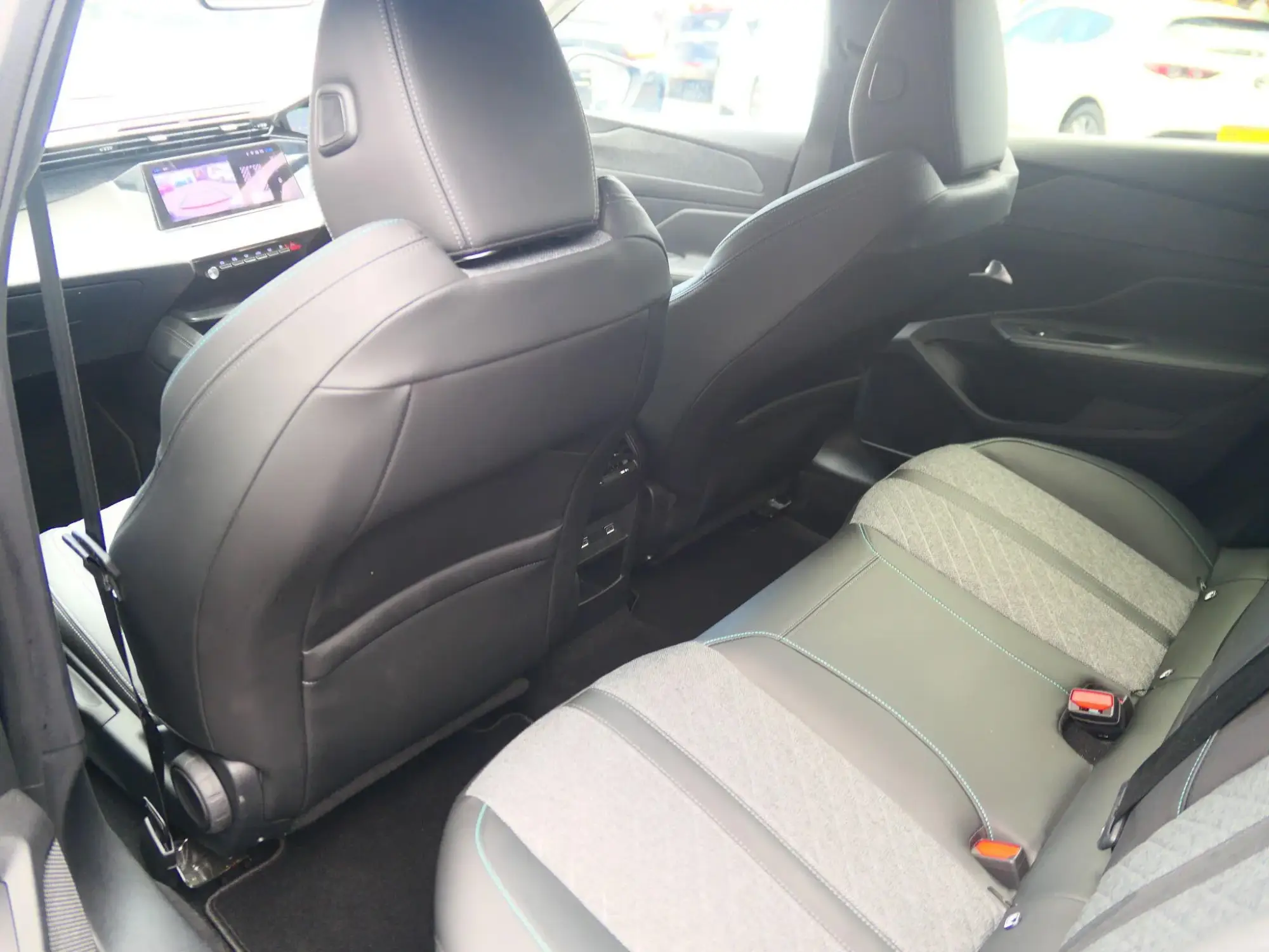 Peugeot 408 Image 11 Peugeot 408 Image 11