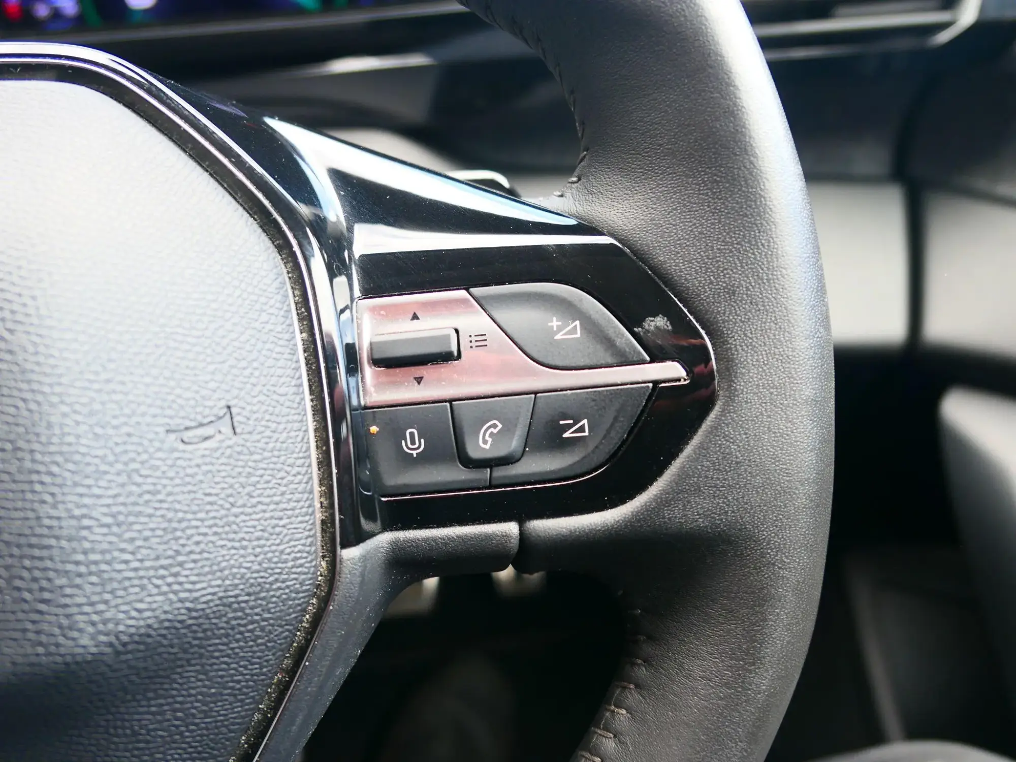 Peugeot 408 Image 14 Peugeot 408 Image 14