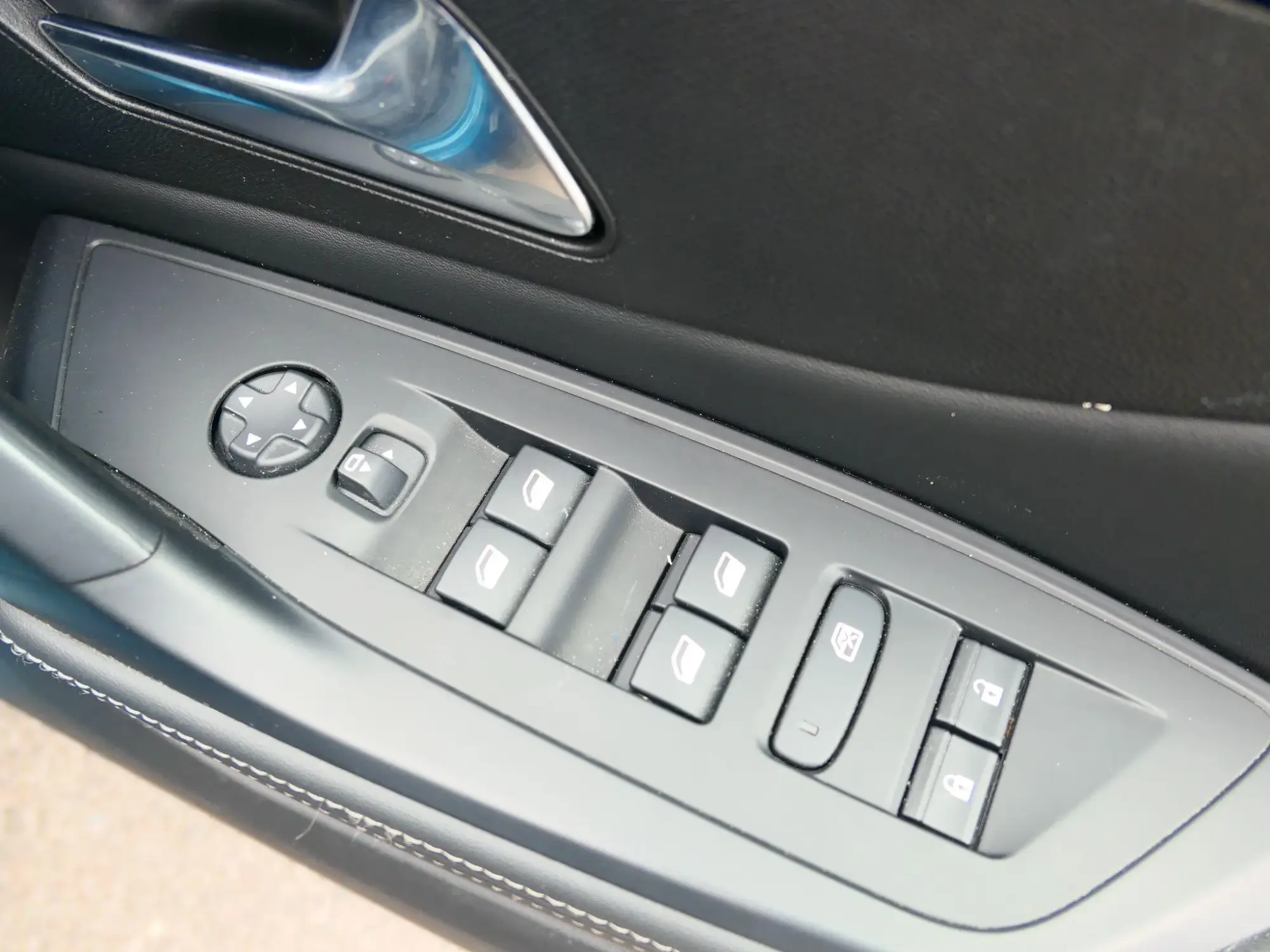 Peugeot 408 Image 15 Peugeot 408 Image 15