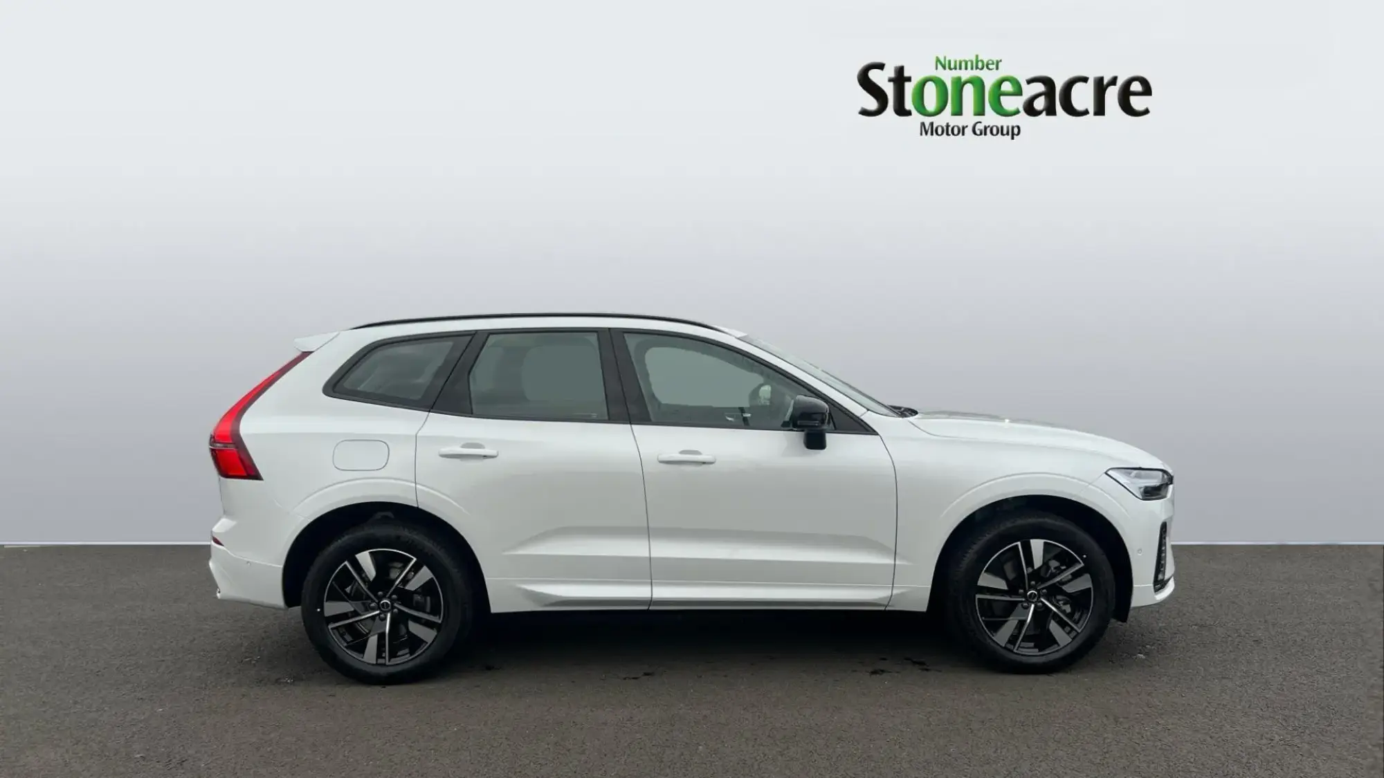 Volvo XC60 2.0 B5 MHEV Plus Auto AWD Euro 6 (s/s) 5dr NL26GFJ Image 3