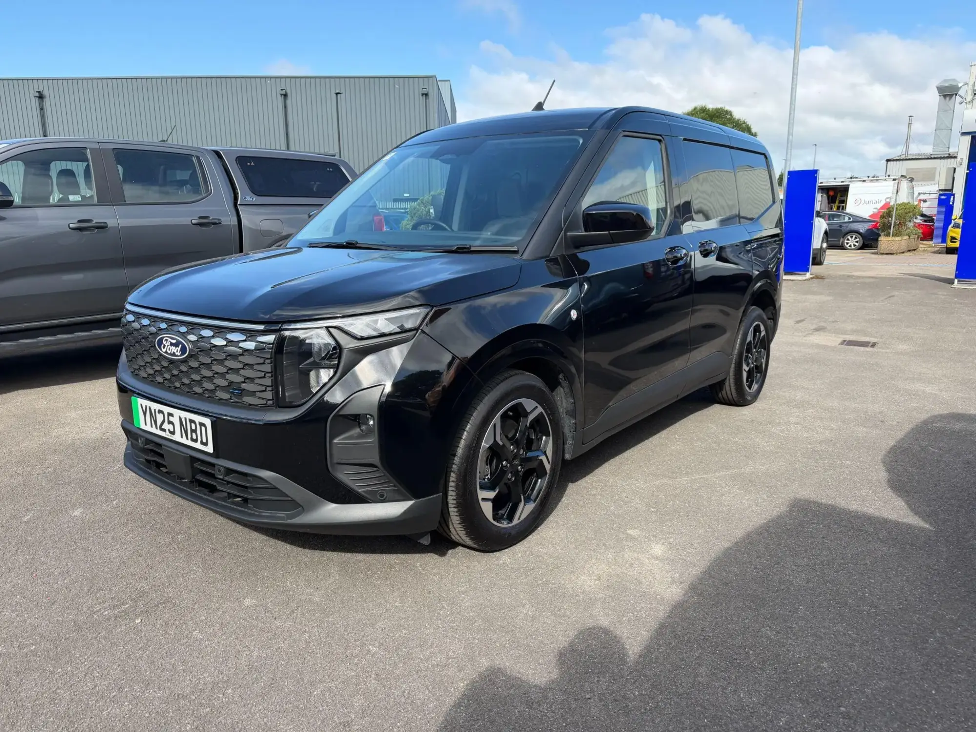 Ford E-Transit Courier 43kWh Limited Auto SWB 5dr YN25NBD Image 3