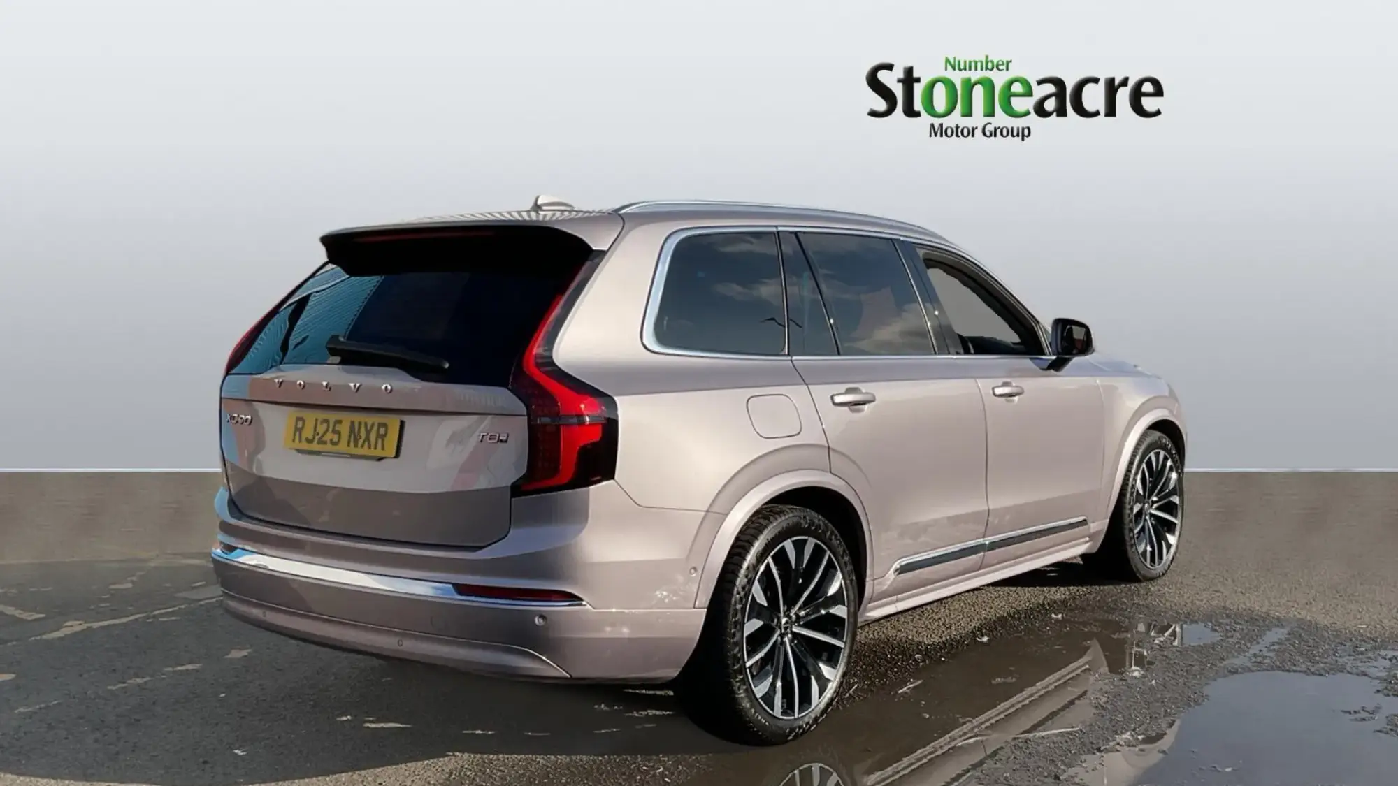Volvo XC90 Plug-In Hybrid 2.0 T8 18.8kWh Ultra Bright Auto 4WD Euro 6 (s/s) 5dr RJ25NXR Image 2