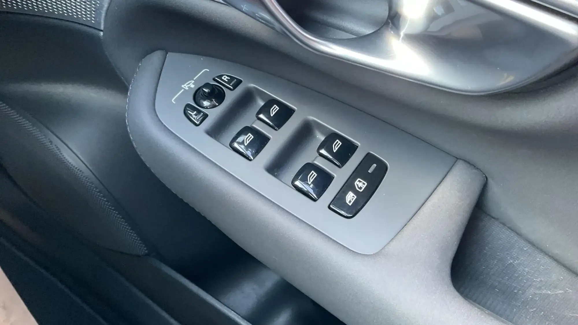Volvo XC90 Plug-In Hybrid Image 24 Volvo XC90 Plug-In Hybrid Image 24