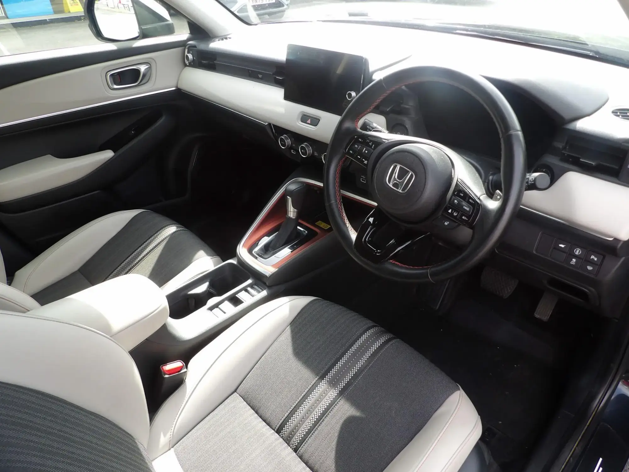 Honda HR-V Hybrid Image 2