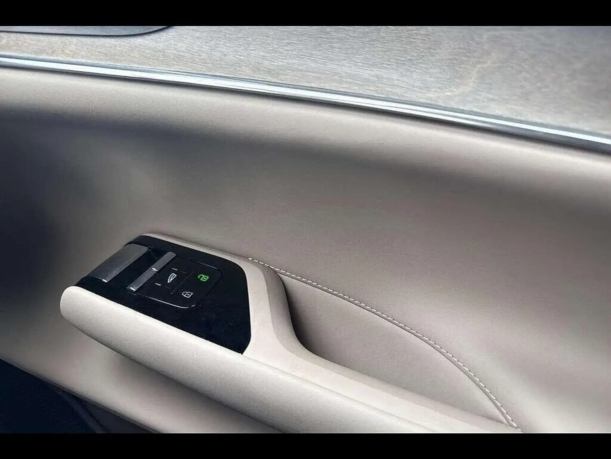 Volvo EX90 Image 21