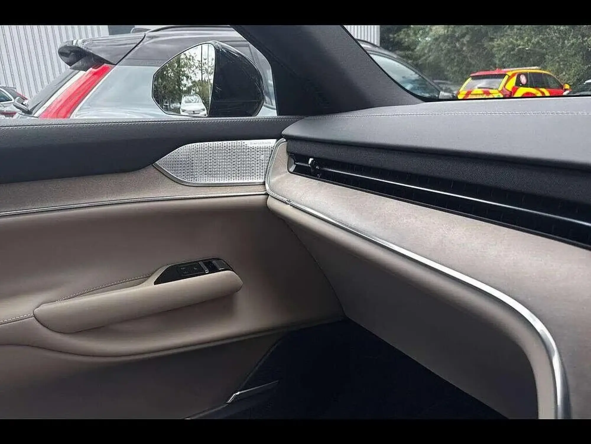 Volvo EX90 Image 36