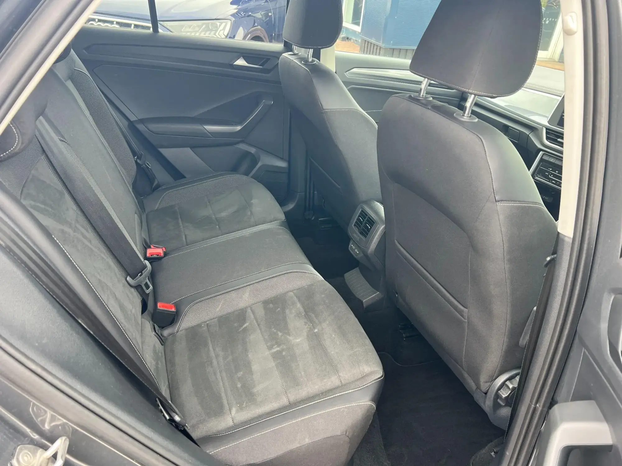 Volkswagen T-Roc Image 11