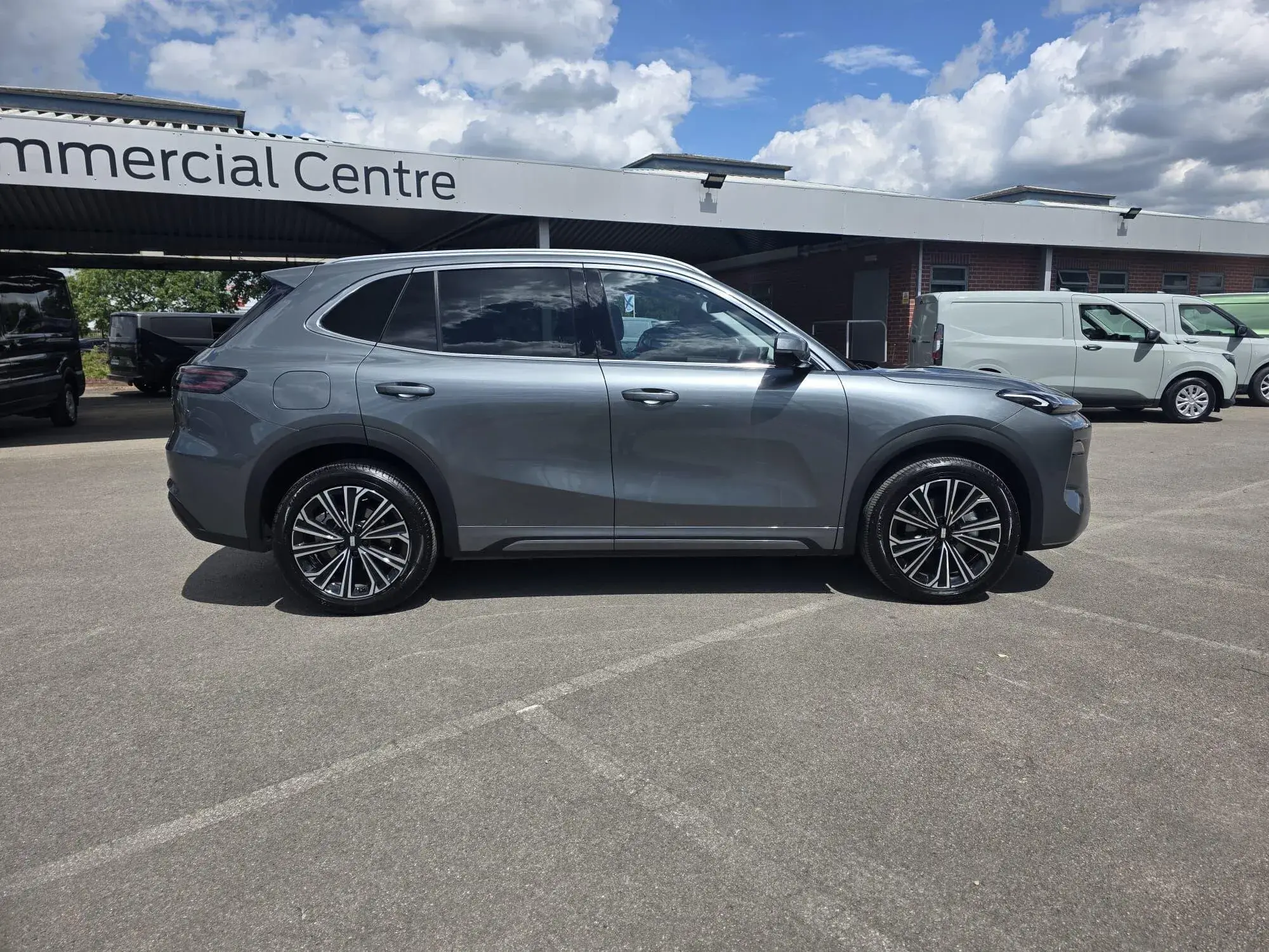Geely Starray EM-i 1.5 EM-i 18.4kWh Max Auto Euro 6 (s/s) 5dr YG26BNU Image 2