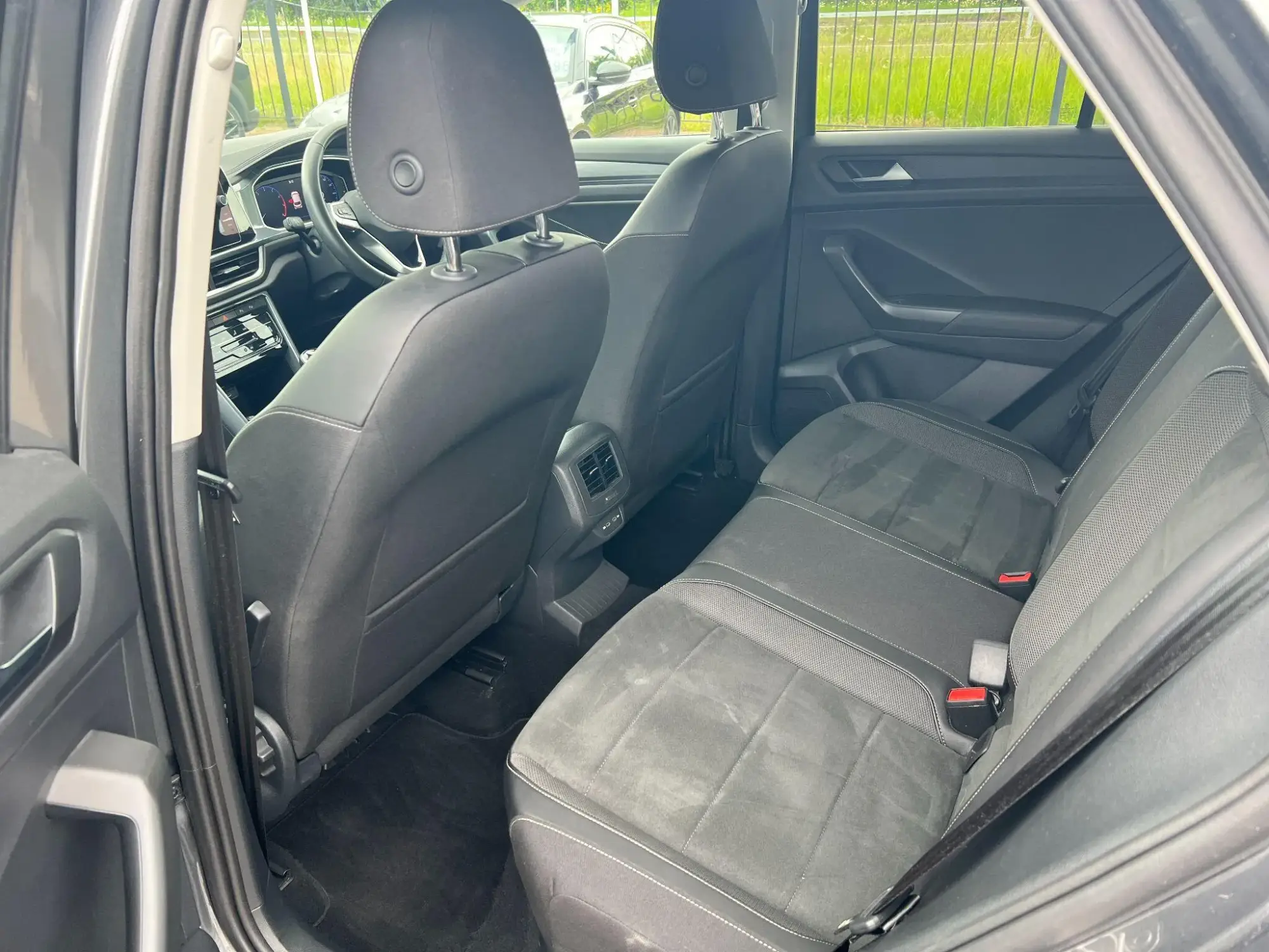 Volkswagen T-Roc Image 12