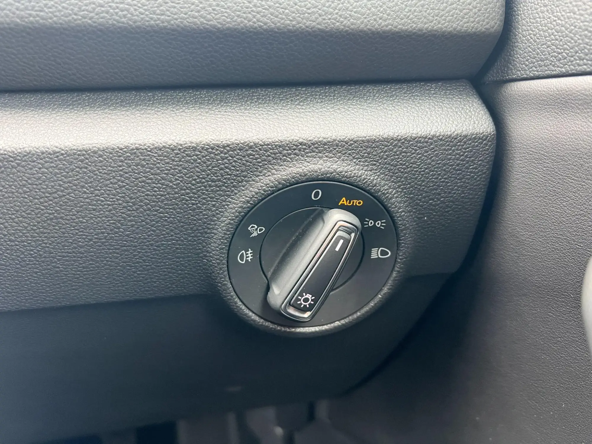 Volkswagen T-Roc Image 18