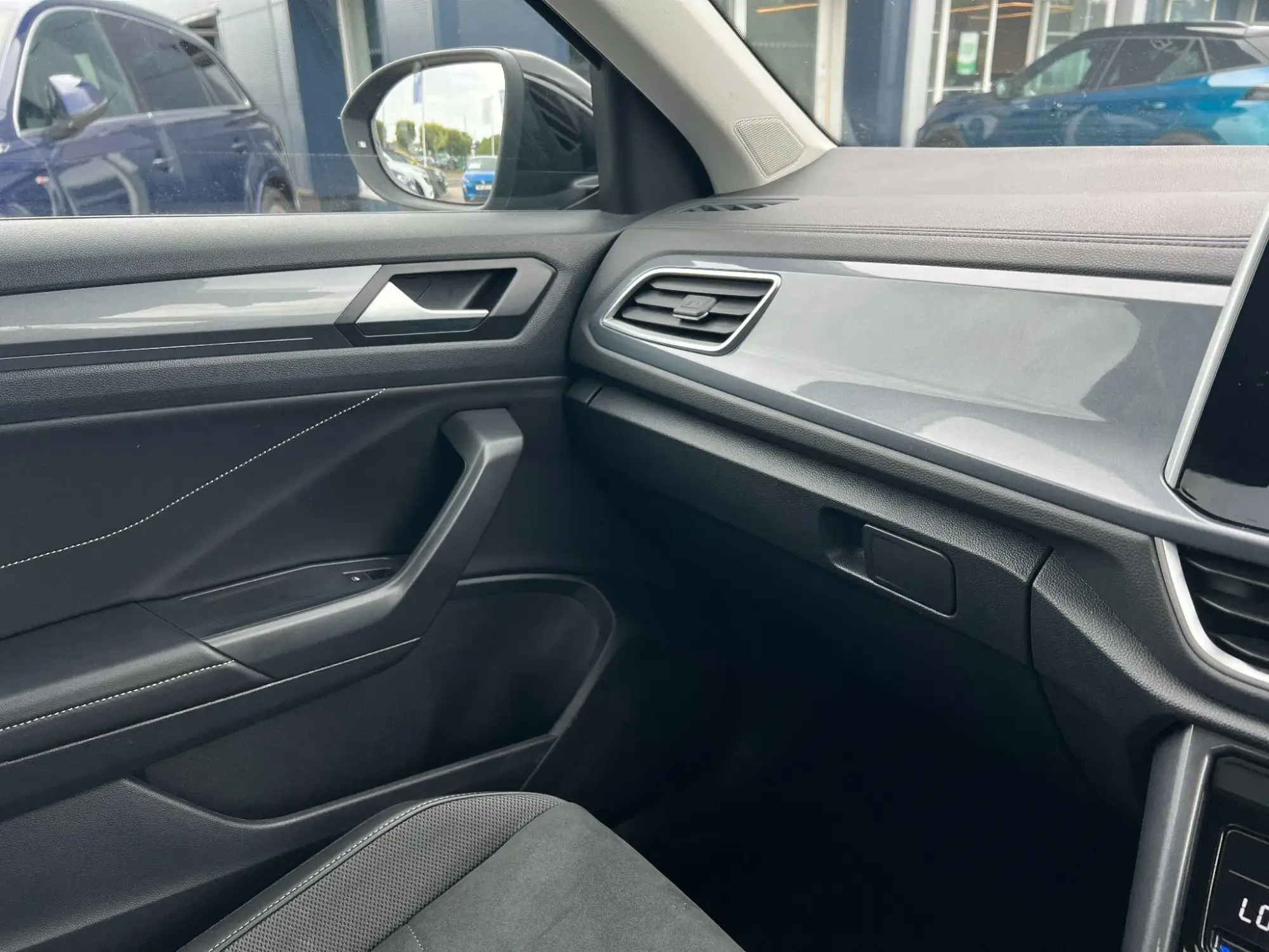 Volkswagen T-Roc Image 20