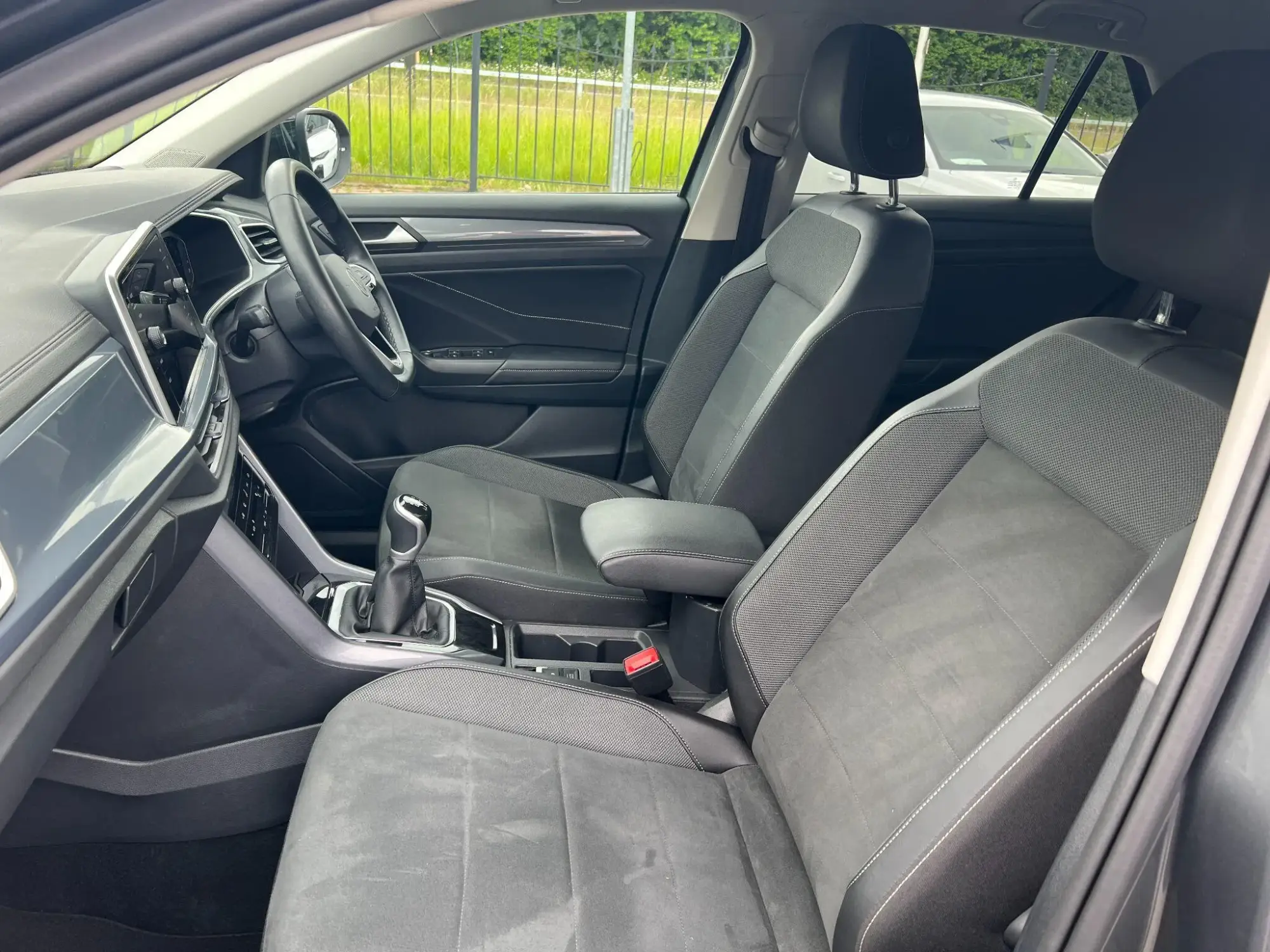 Volkswagen T-Roc Image 32