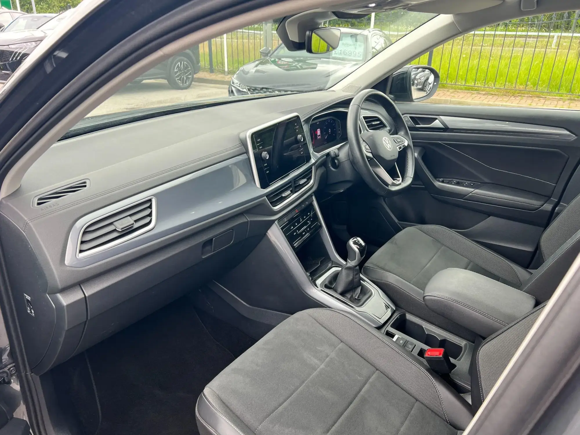 Volkswagen T-Roc Image 38