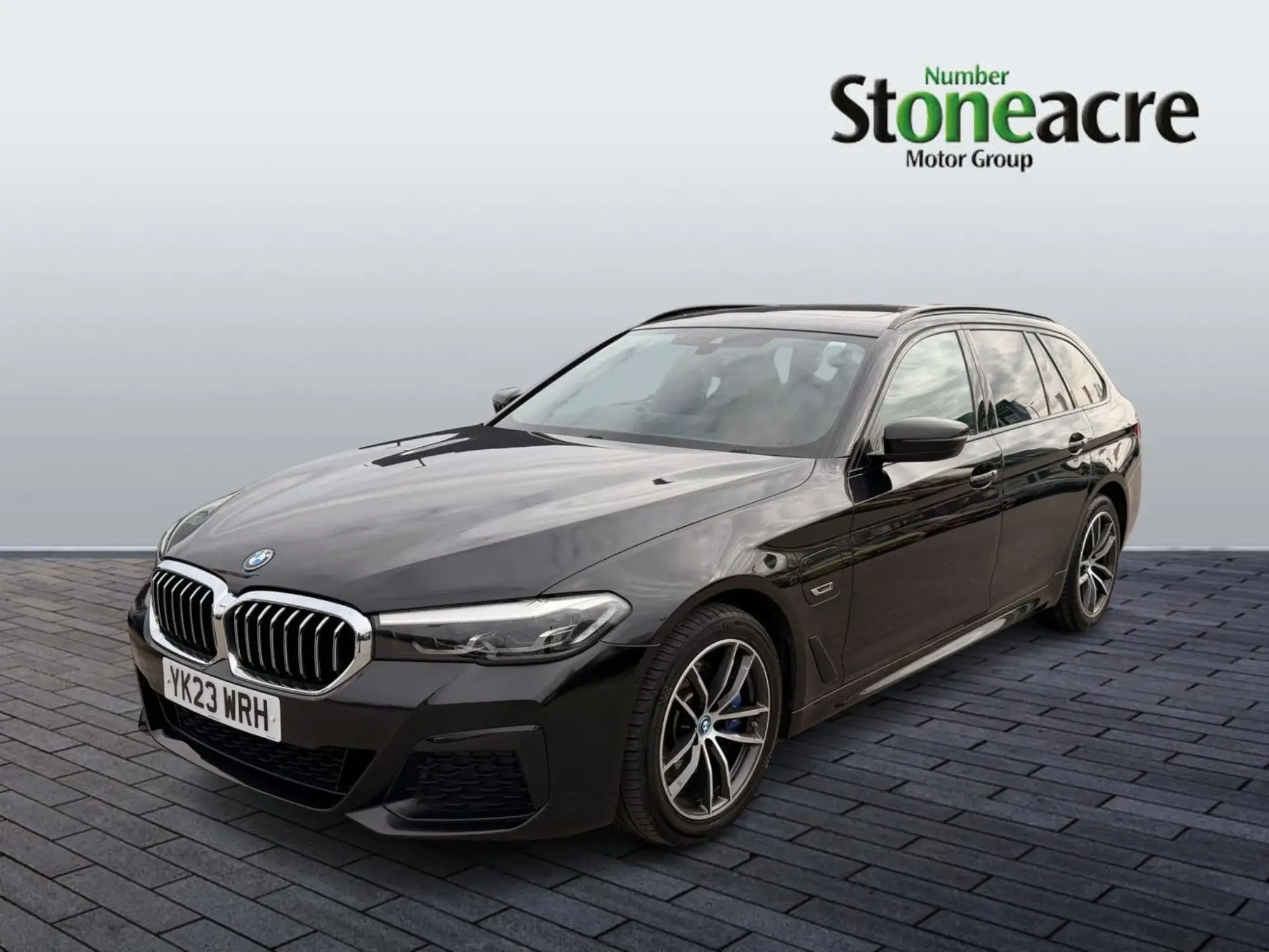 BMW 5 Series Image 4