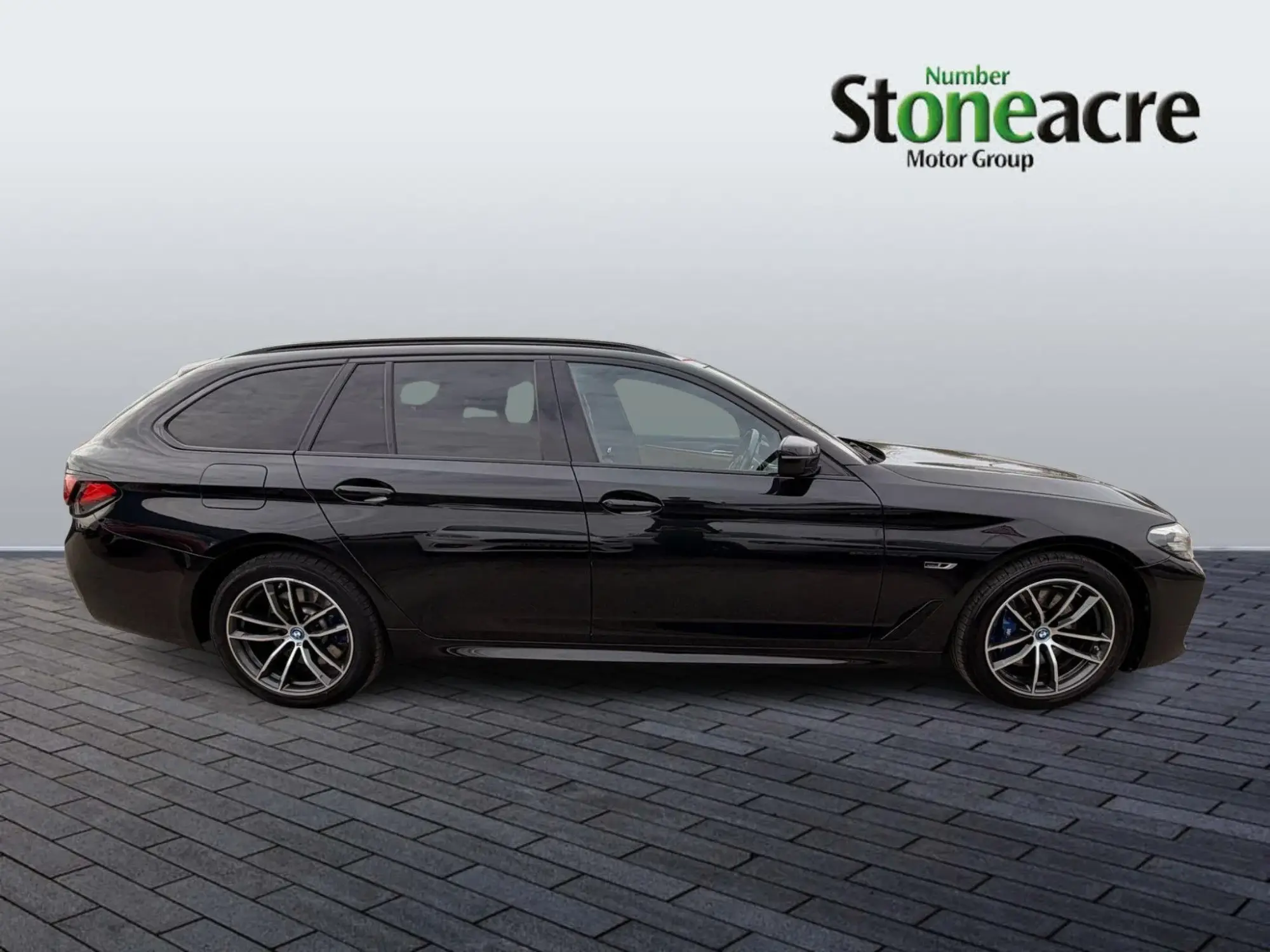 BMW 5 Series Image 7