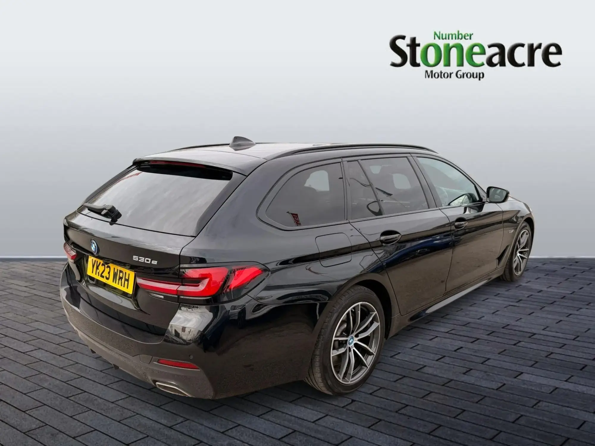 BMW 5 Series Image 8