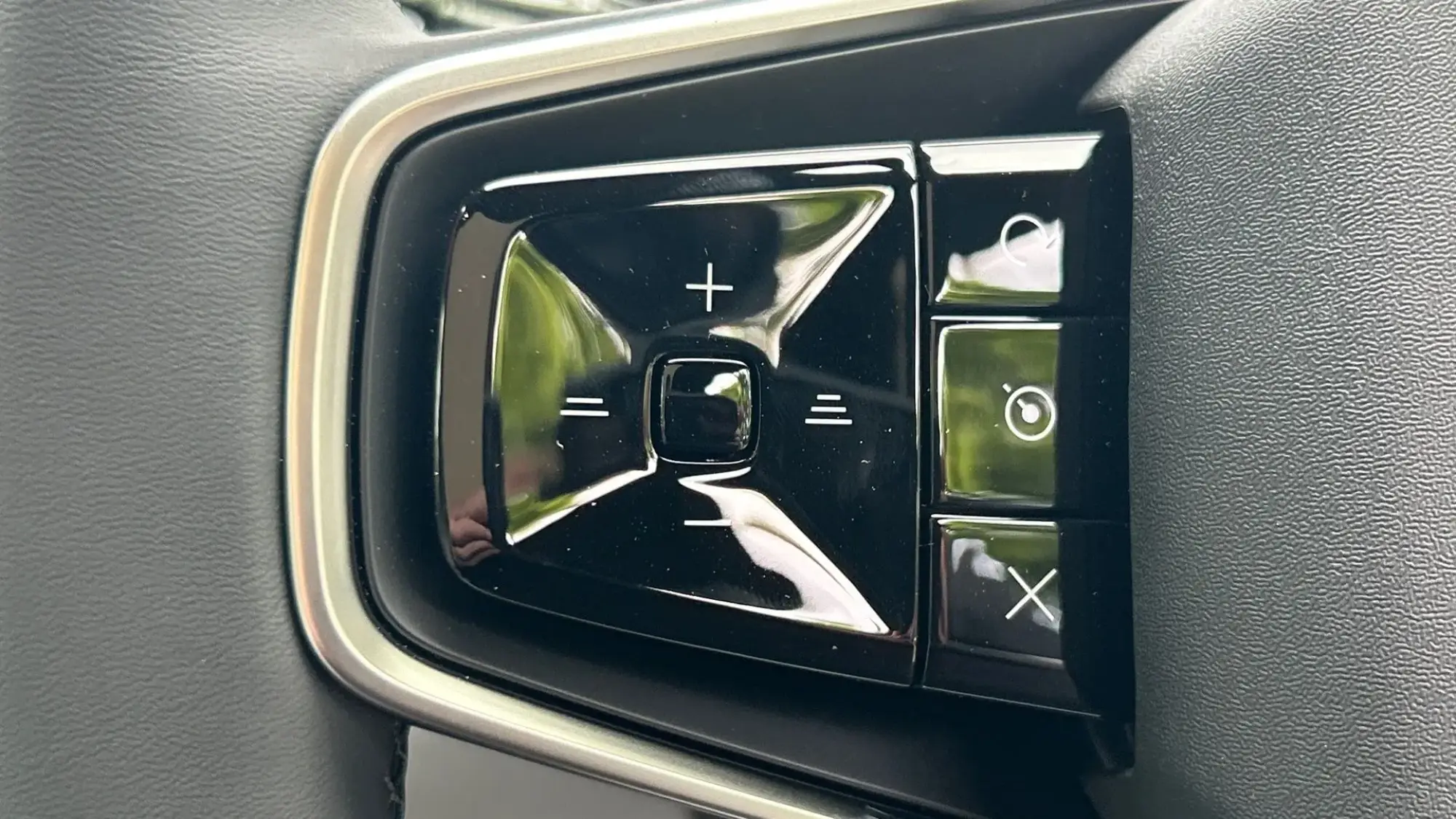 Polestar 4 SUV Image 11